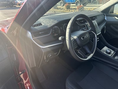 2025 Jeep Grand Cherokee GRAND CHEROKEE L LAREDO X 4X4