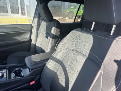 2025 Jeep Grand Cherokee GRAND CHEROKEE L LAREDO X 4X4