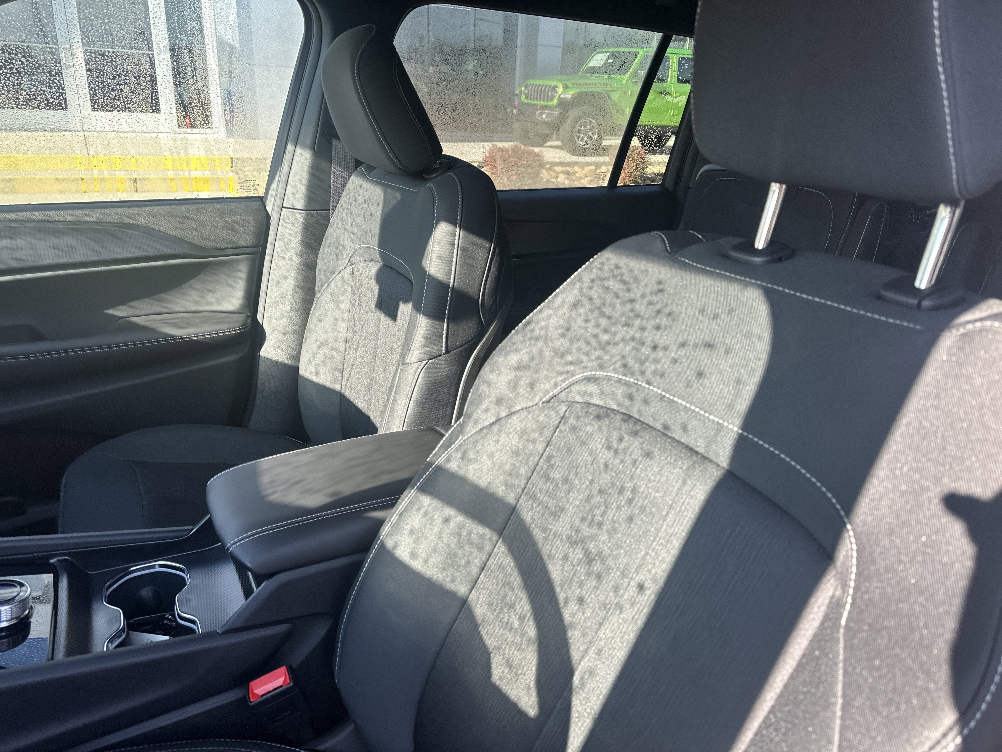 2025 Jeep Grand Cherokee GRAND CHEROKEE L LAREDO X 4X4