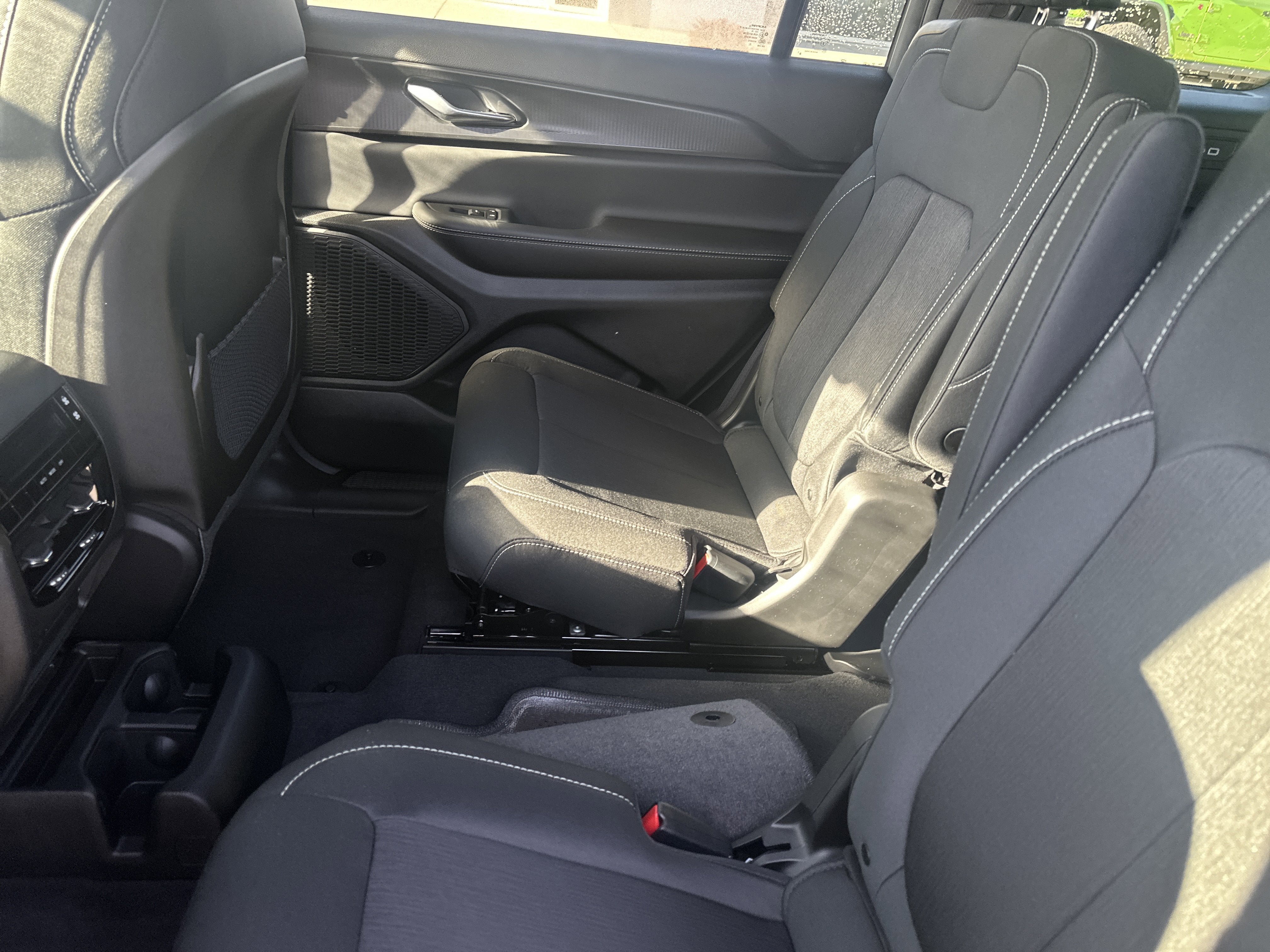 2025 Jeep Grand Cherokee GRAND CHEROKEE L LAREDO X 4X4