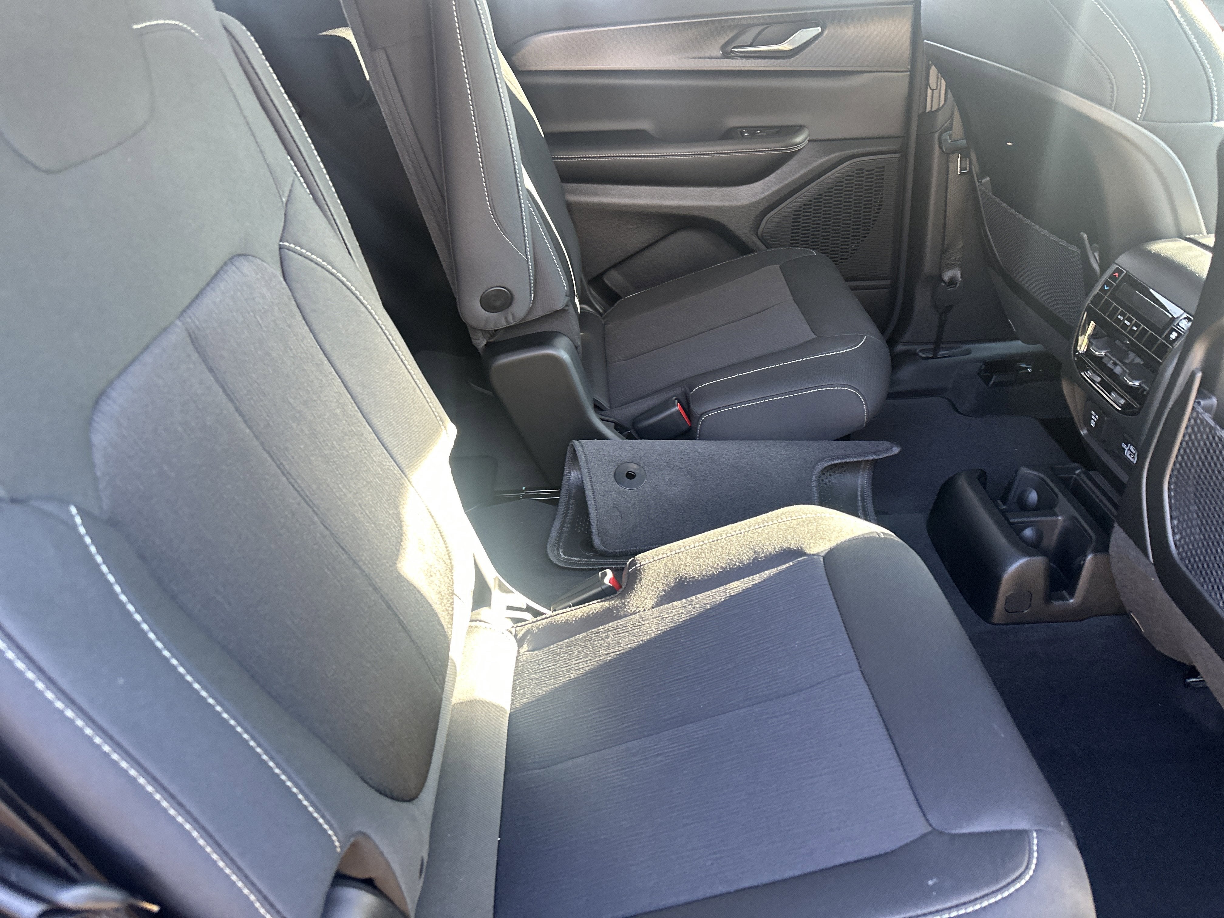 2025 Jeep Grand Cherokee GRAND CHEROKEE L LAREDO X 4X4