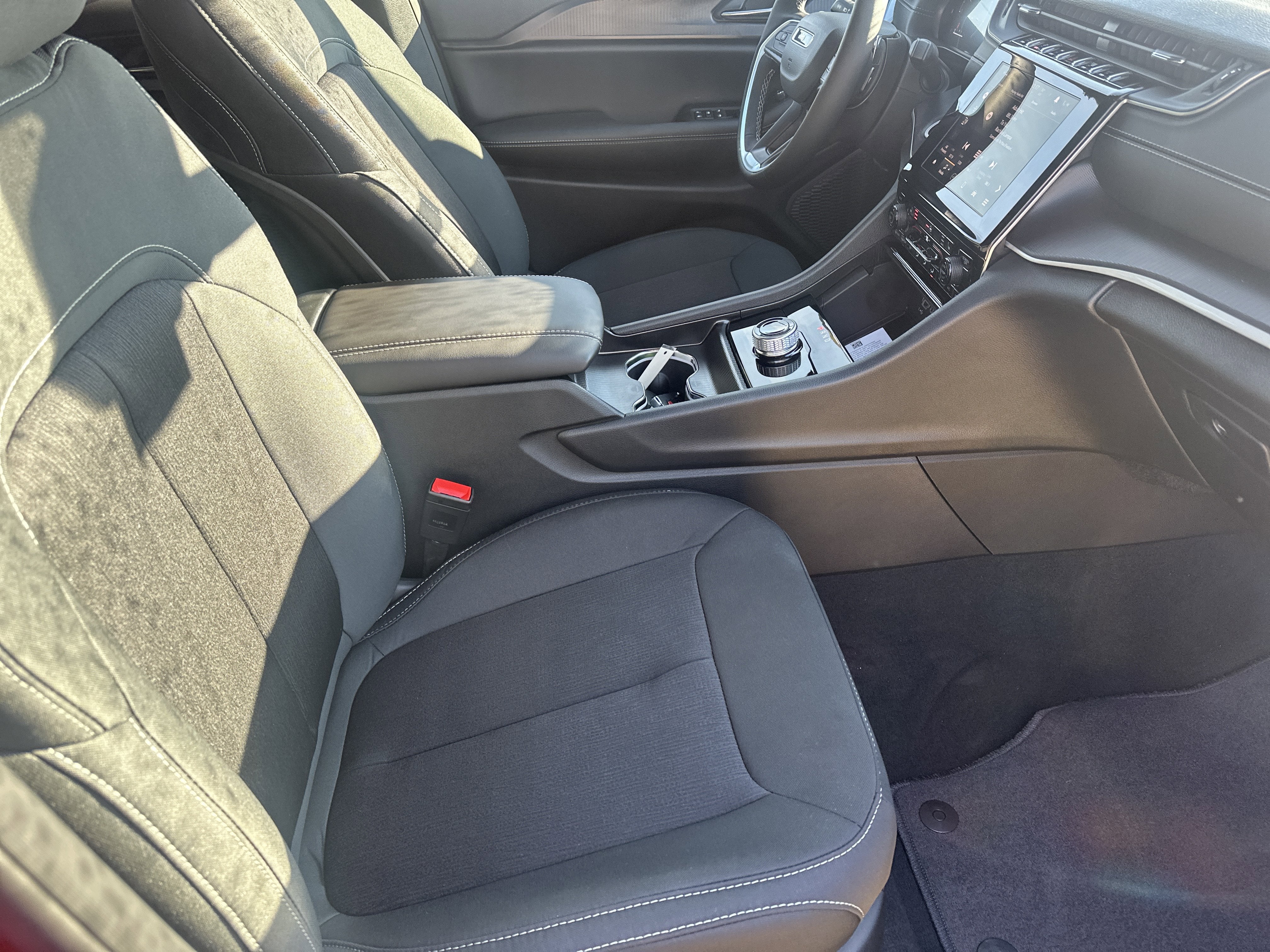 2025 Jeep Grand Cherokee GRAND CHEROKEE L LAREDO X 4X4