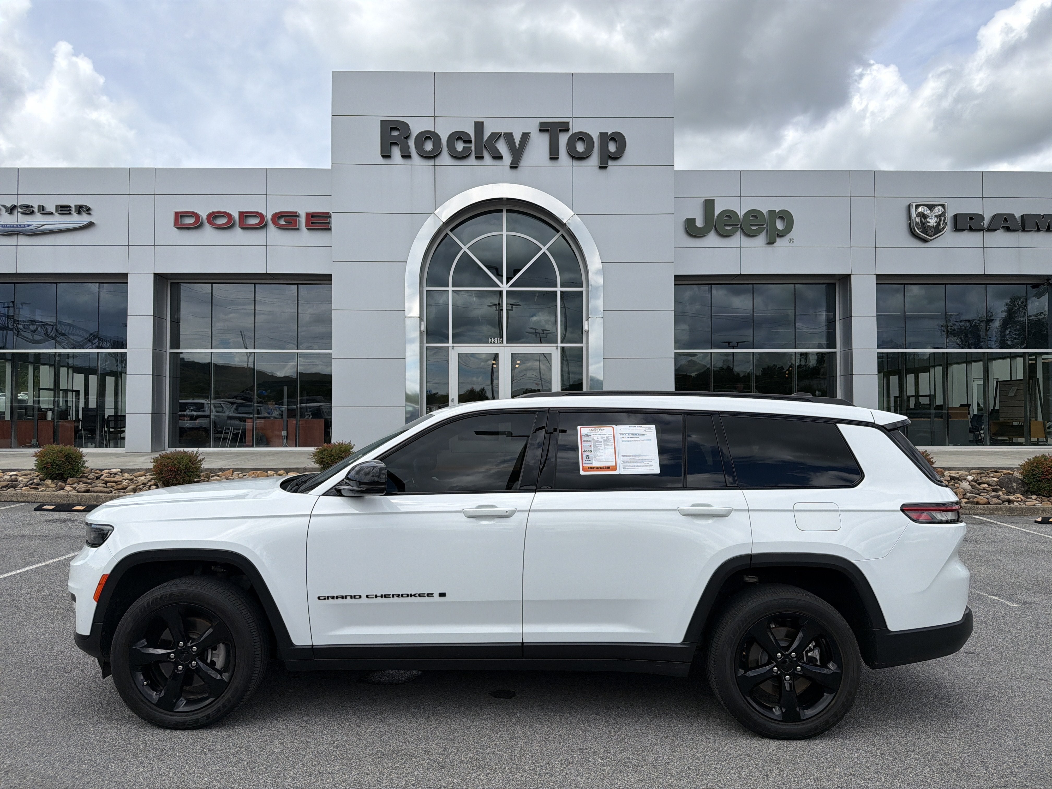 2023 Jeep Grand Cherokee L Altitude 4x4