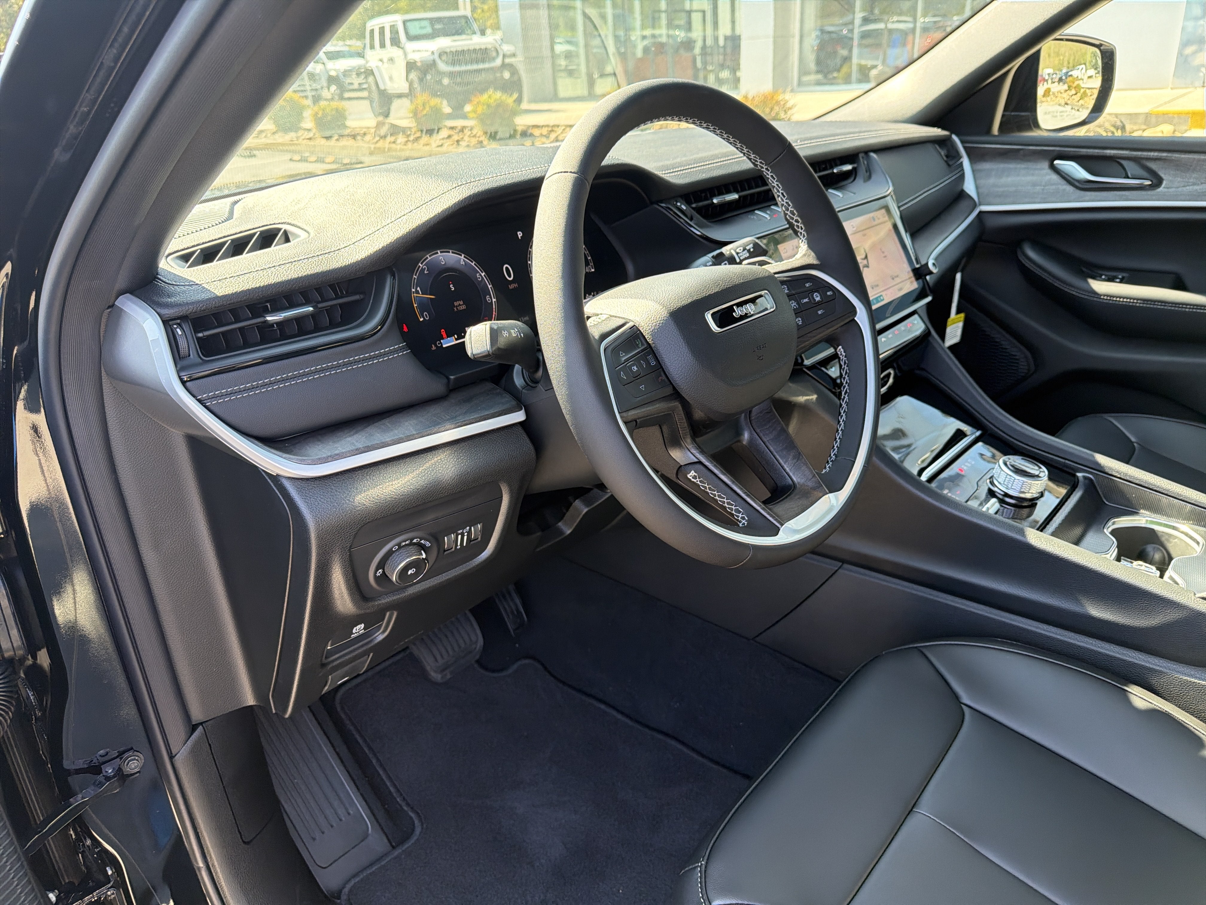 2027 Jeep Grand Cherokee GRAND CHEROKEE L LIMITED 4X4