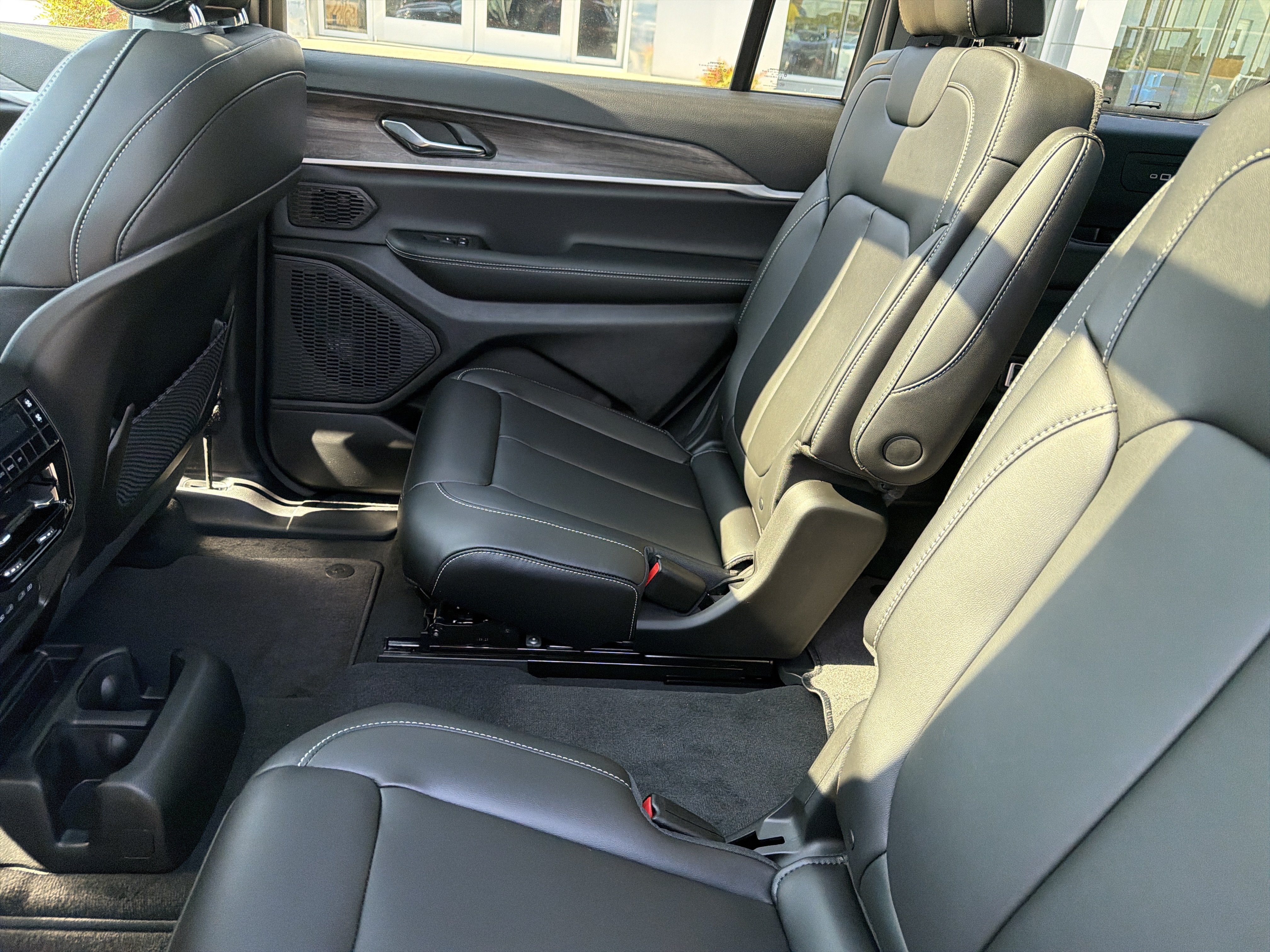2027 Jeep Grand Cherokee GRAND CHEROKEE L LIMITED 4X4