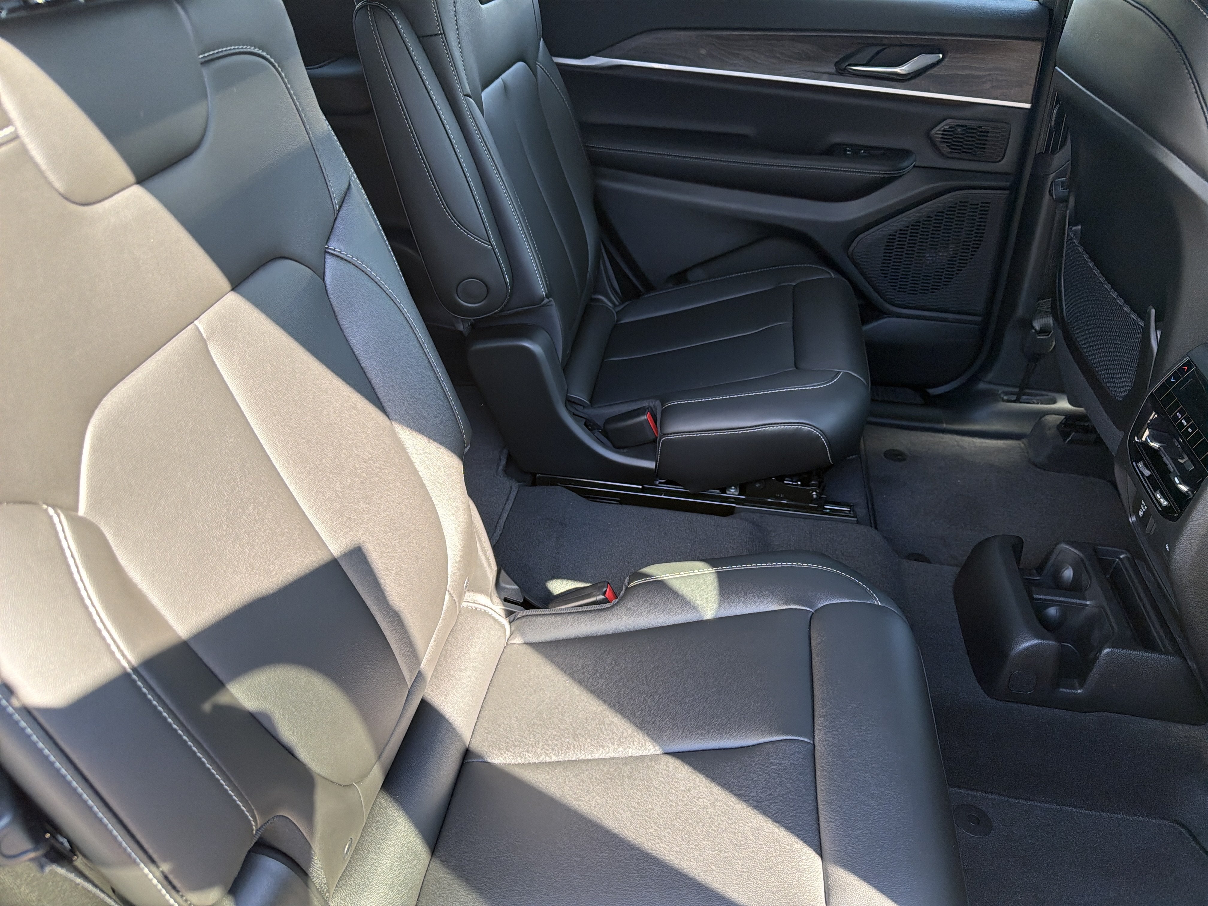 2027 Jeep Grand Cherokee GRAND CHEROKEE L LIMITED 4X4