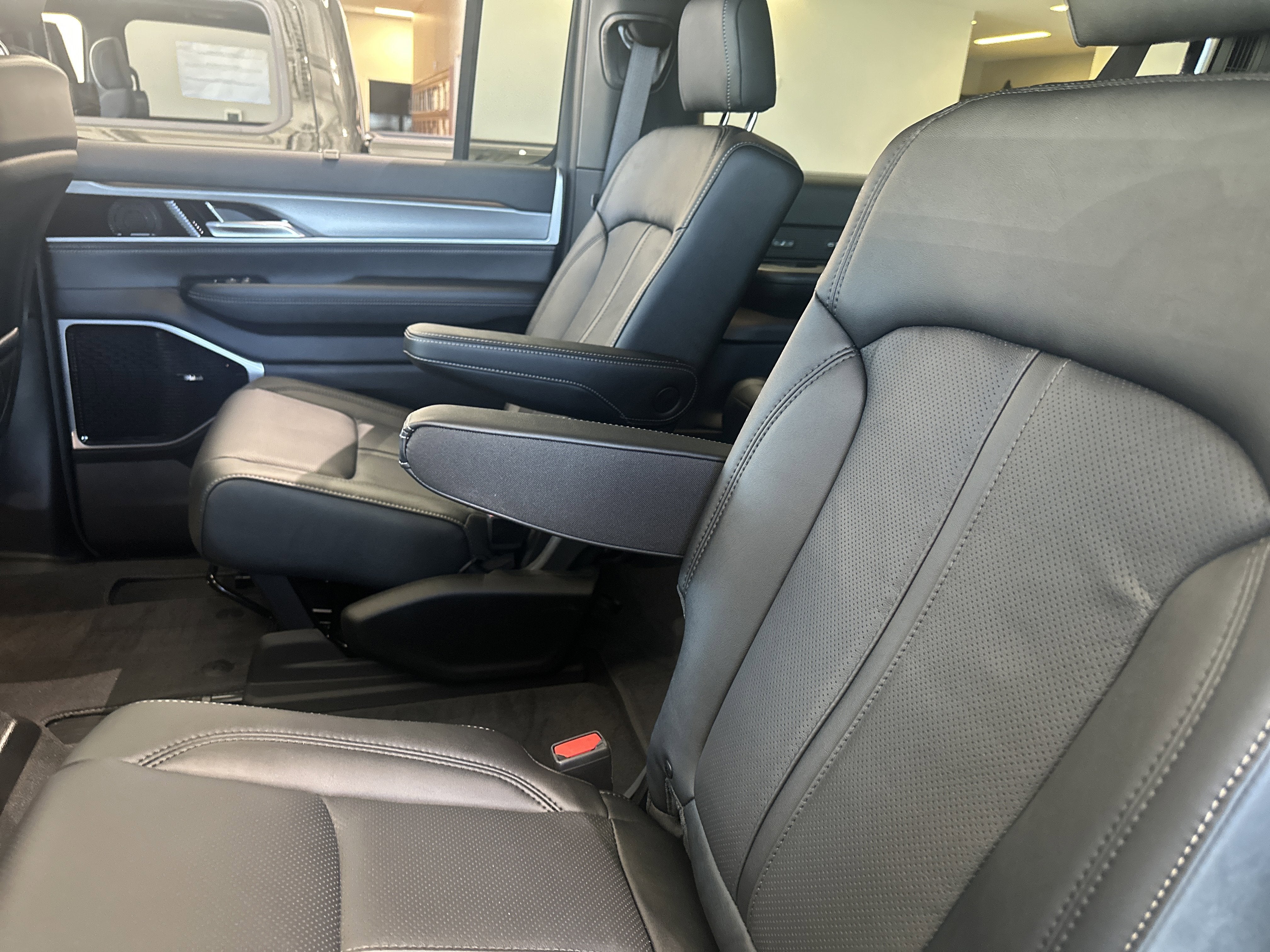 2026 Jeep Grand Wagoneer GRAND WAGONEER L LIMITED RESERVE 4X4