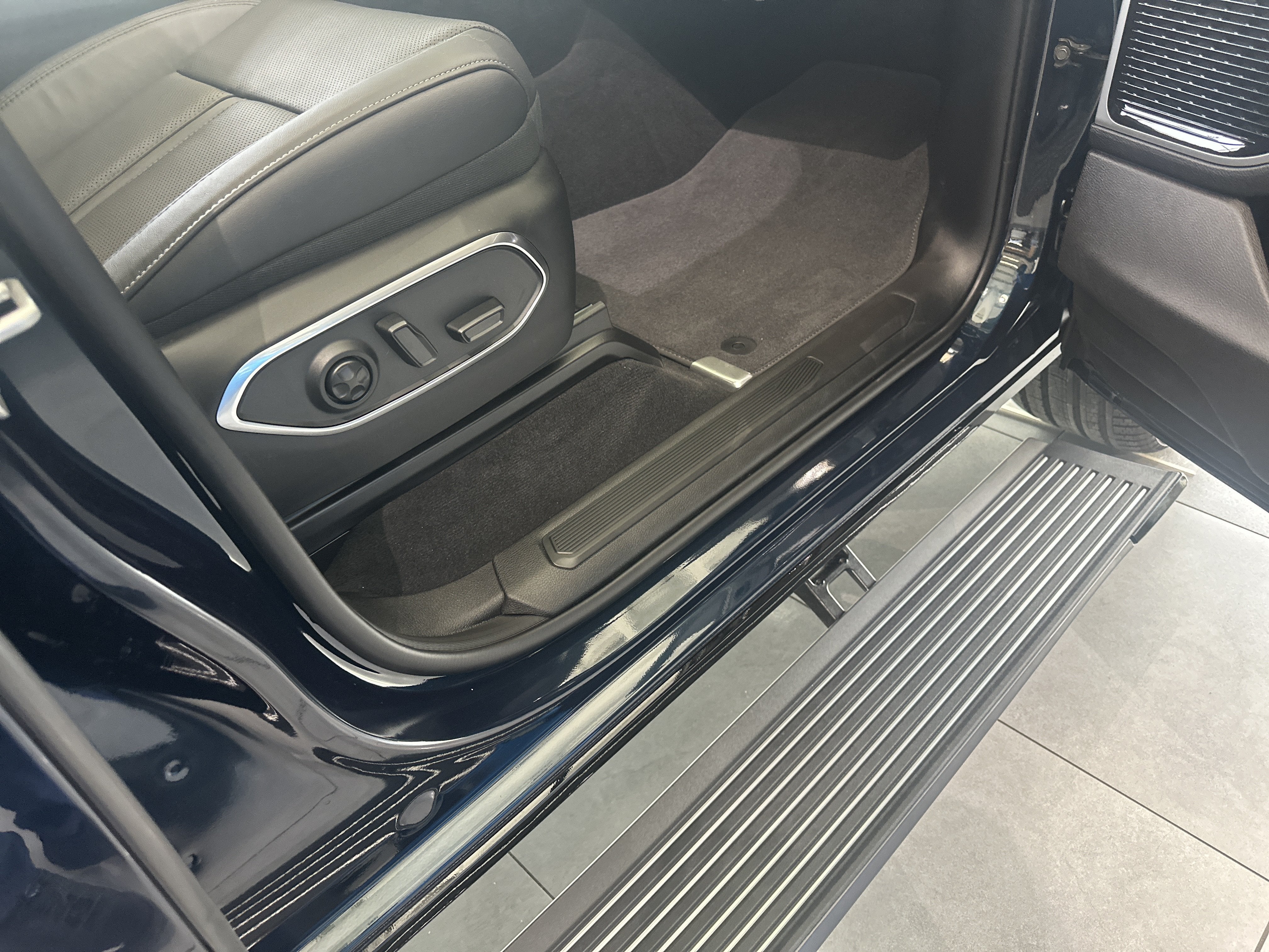 2026 Jeep Grand Wagoneer GRAND WAGONEER L LIMITED RESERVE 4X4