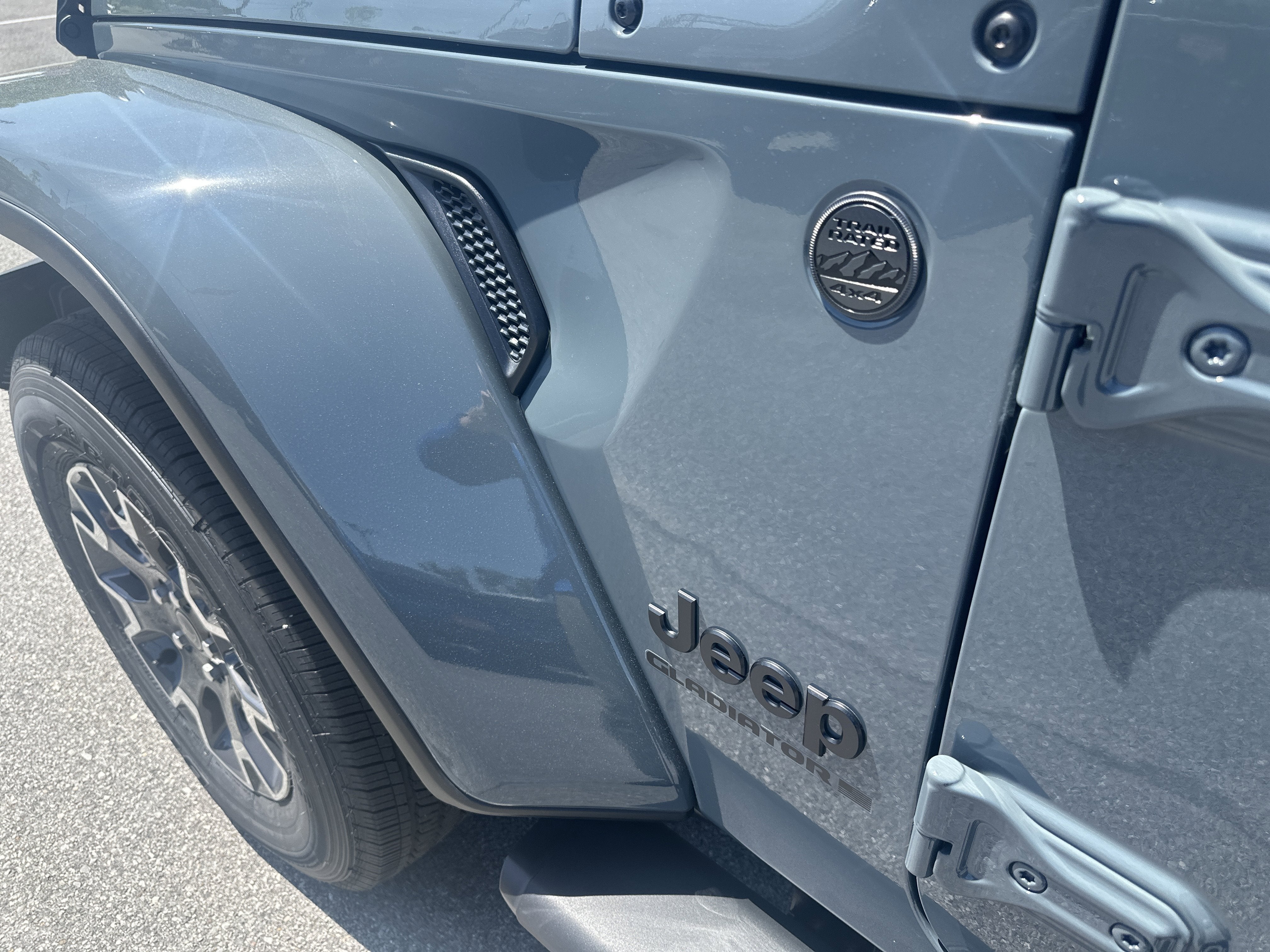 2026 Jeep Gladiator GLADIATOR SAHARA 4X4