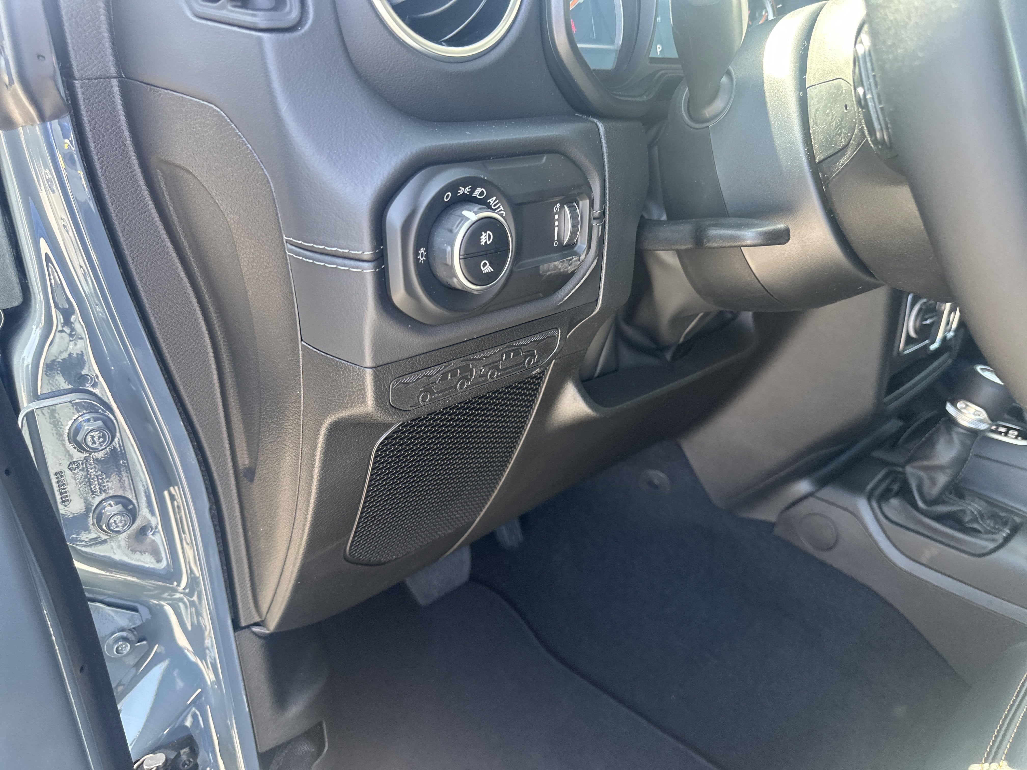 2026 Jeep Gladiator GLADIATOR SAHARA 4X4