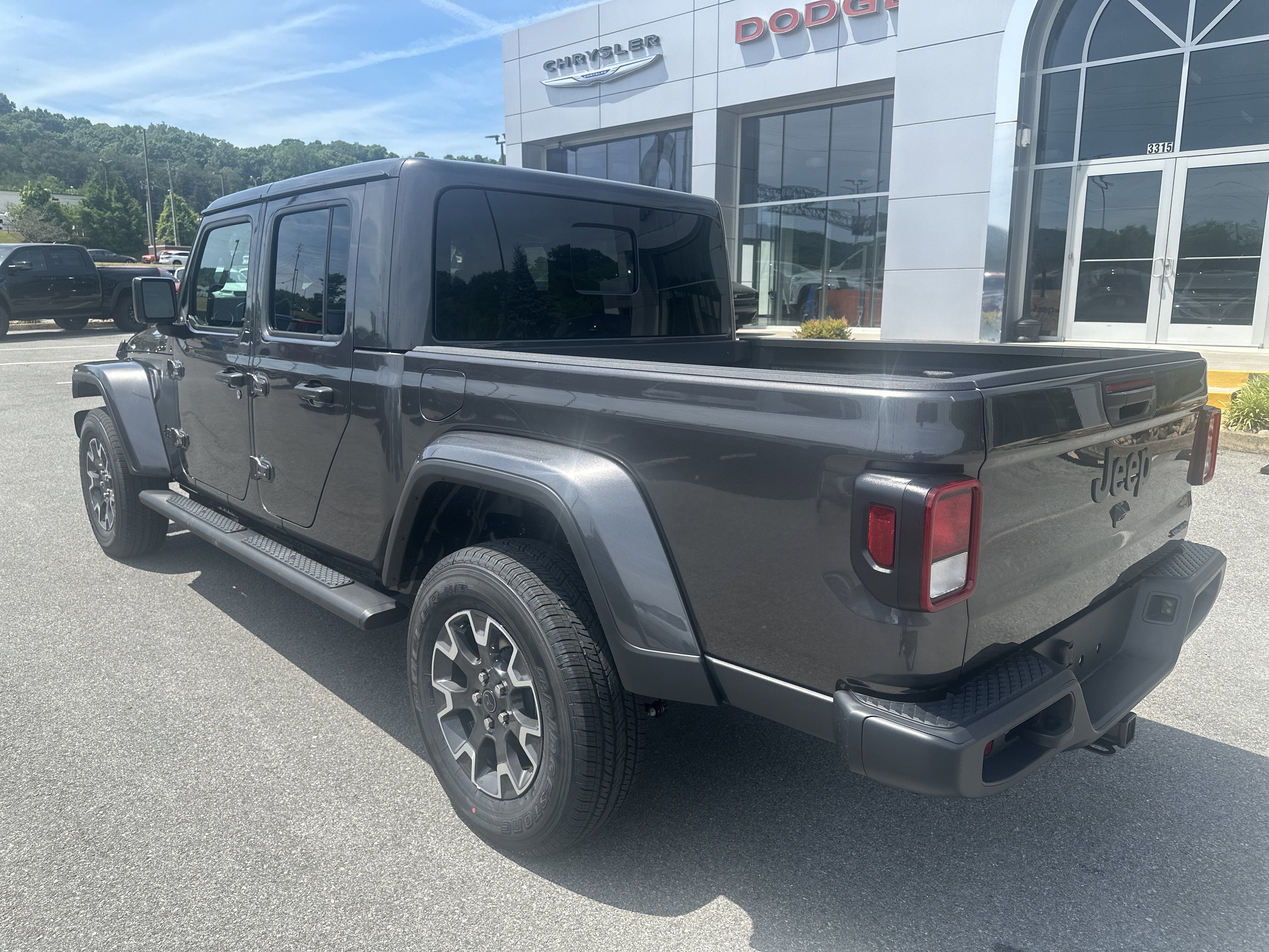 2026 Jeep Gladiator GLADIATOR SAHARA 4X4