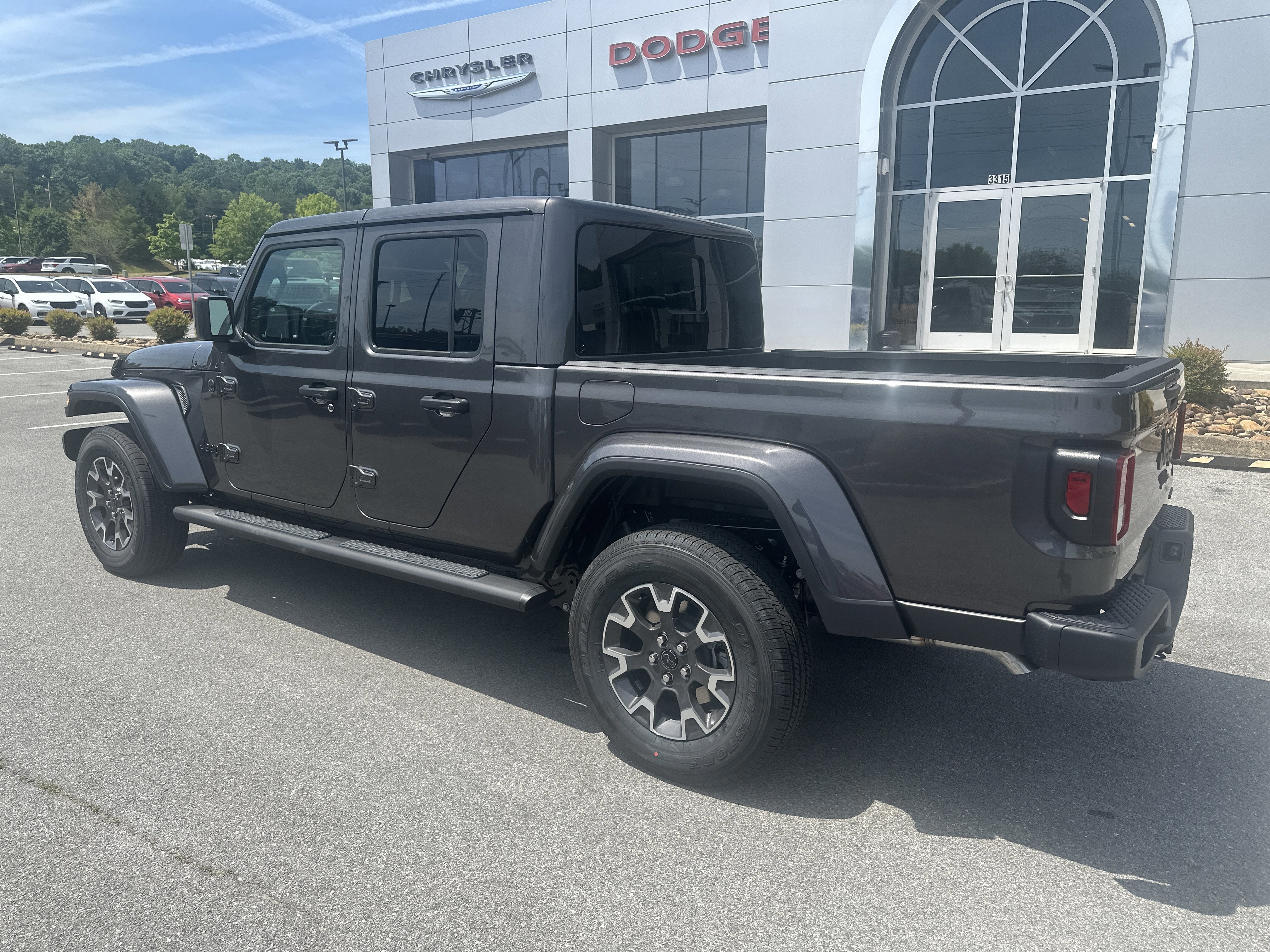 2026 Jeep Gladiator GLADIATOR SAHARA 4X4
