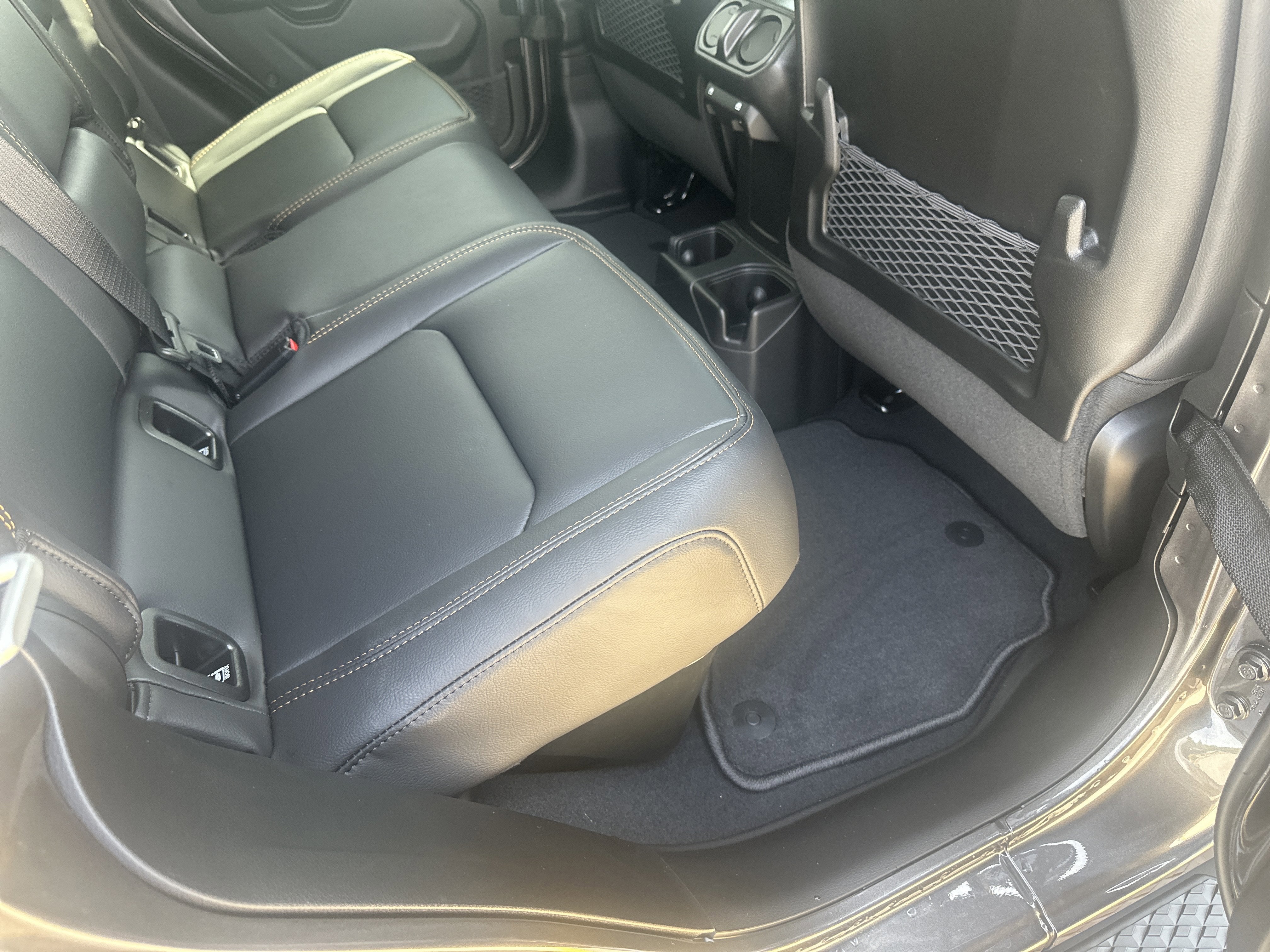 2026 Jeep Gladiator GLADIATOR SAHARA 4X4
