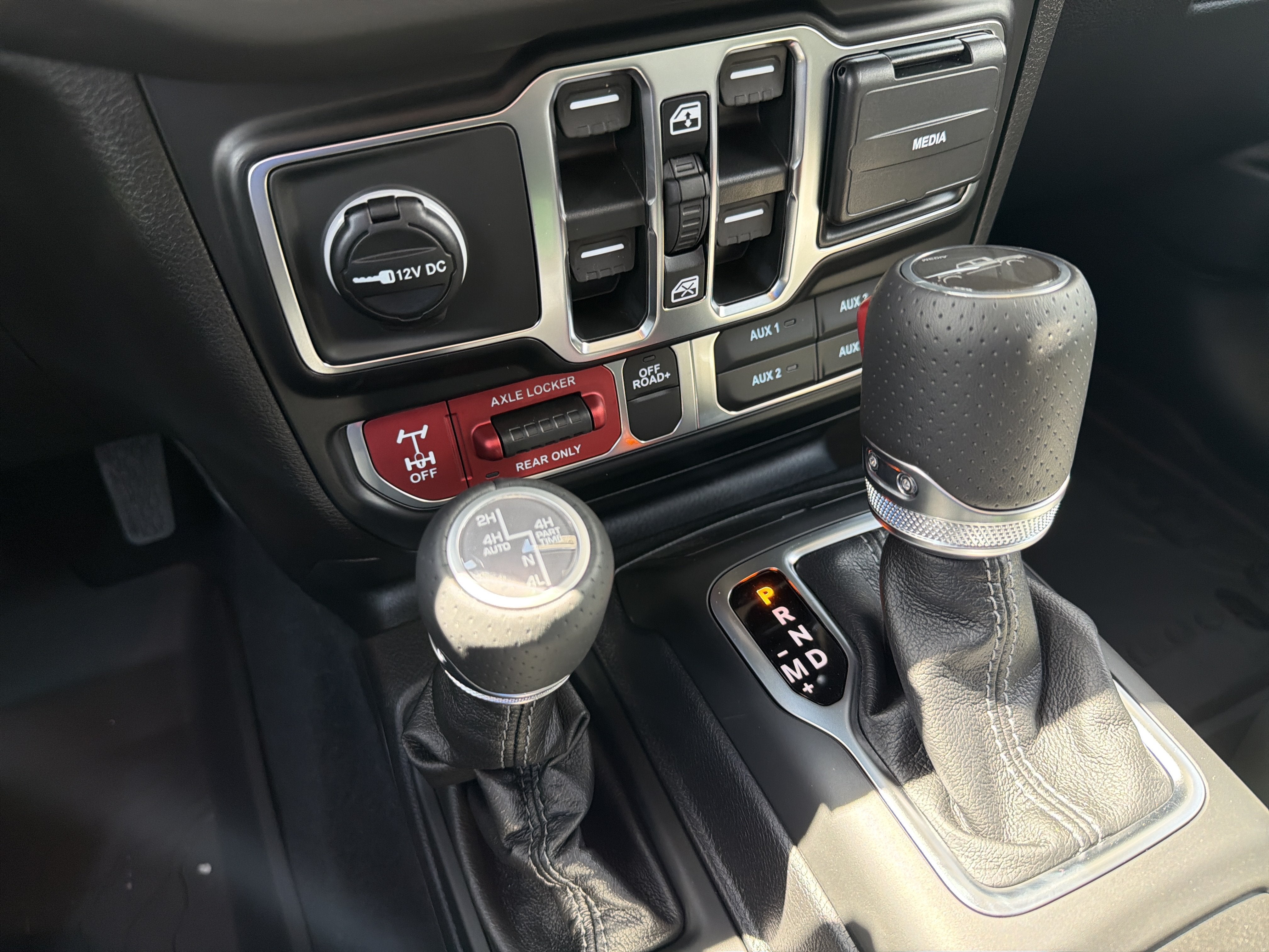 2026 Jeep Gladiator GLADIATOR MOJAVE X 4X4