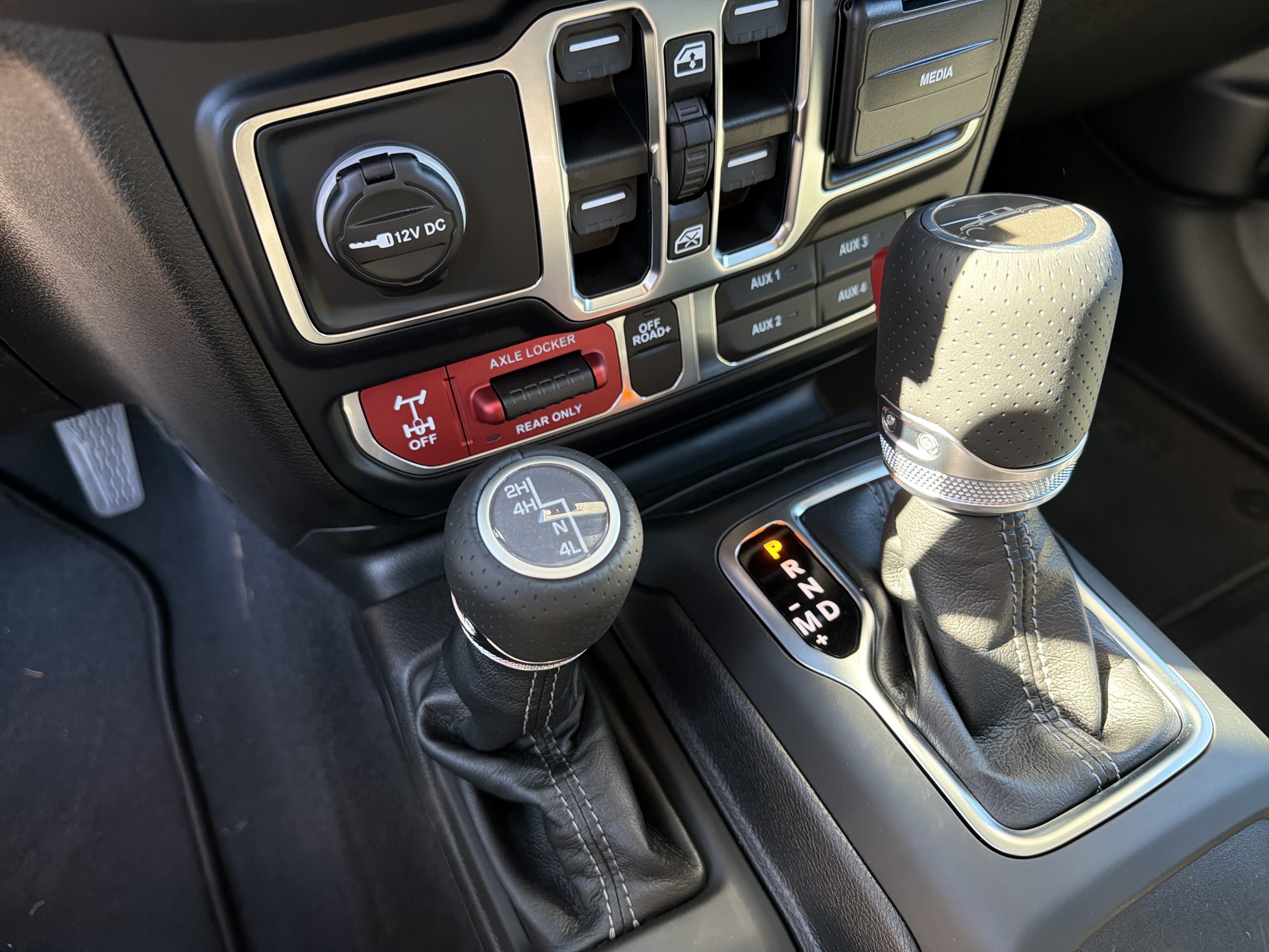 2027 Jeep Gladiator GLADIATOR MOJAVE 4X4