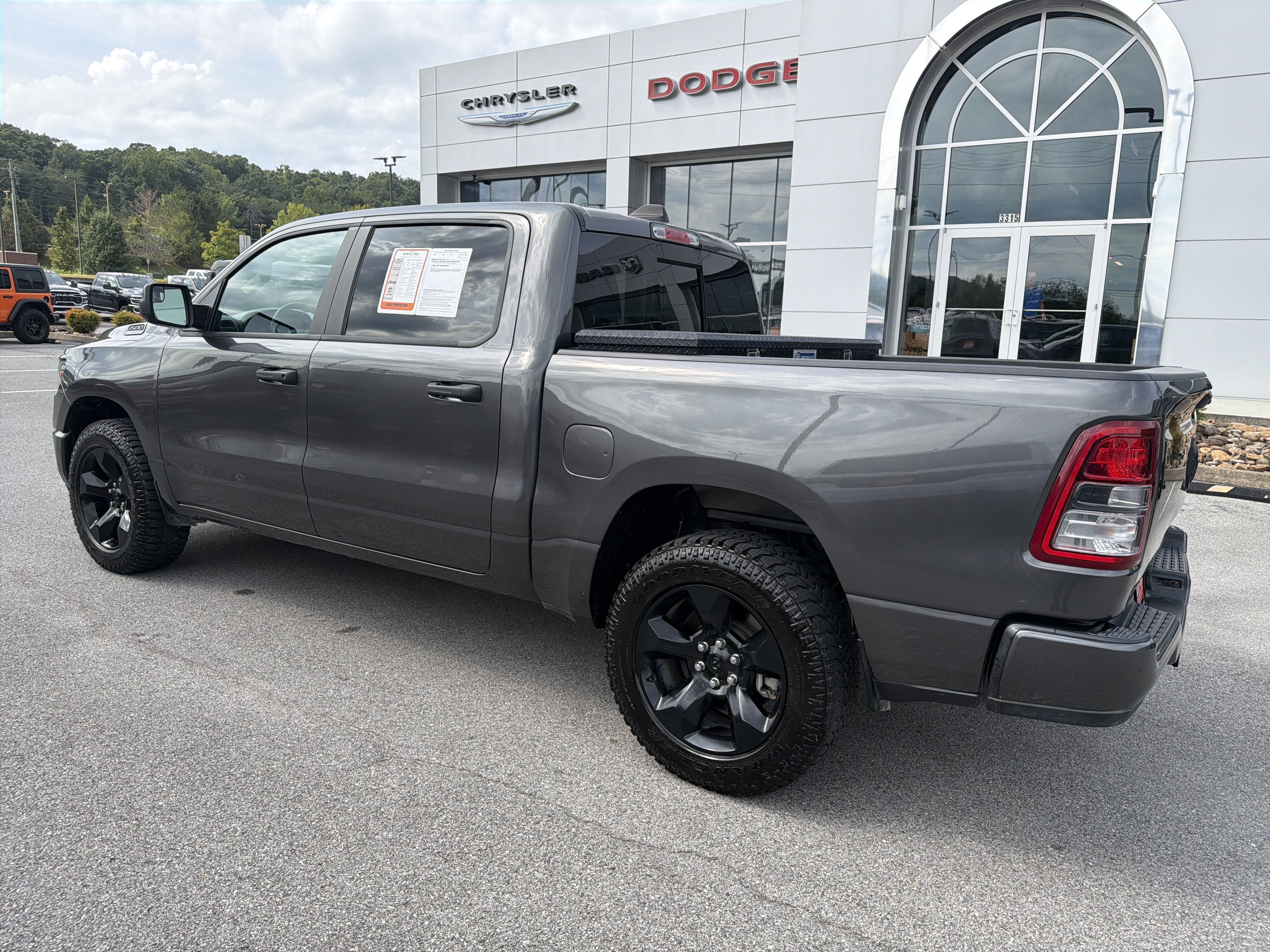 2024 RAM 1500 Tradesman Crew Cab 4x4 5'7' Box
