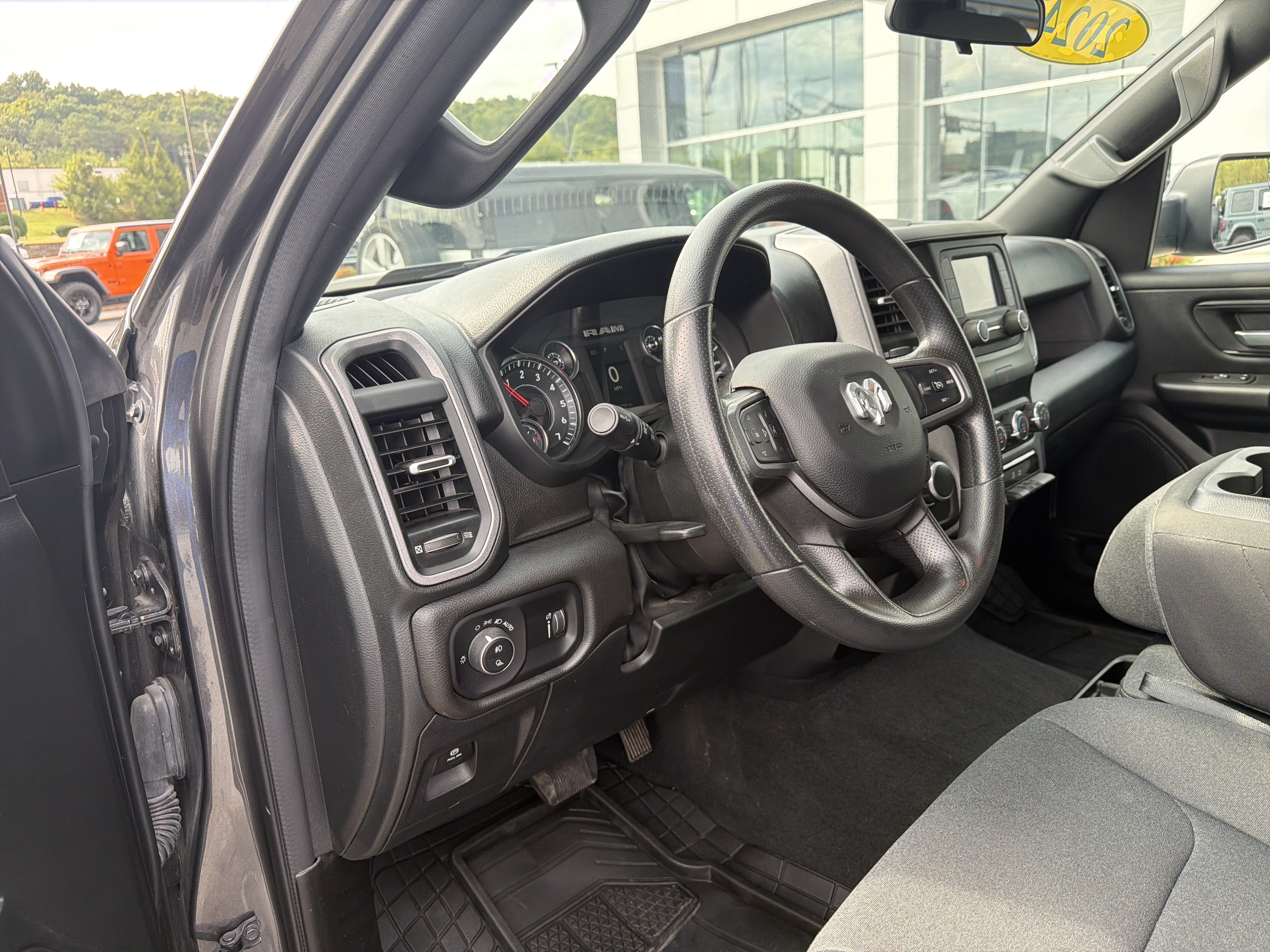 2024 RAM 1500 Tradesman Crew Cab 4x4 5'7' Box
