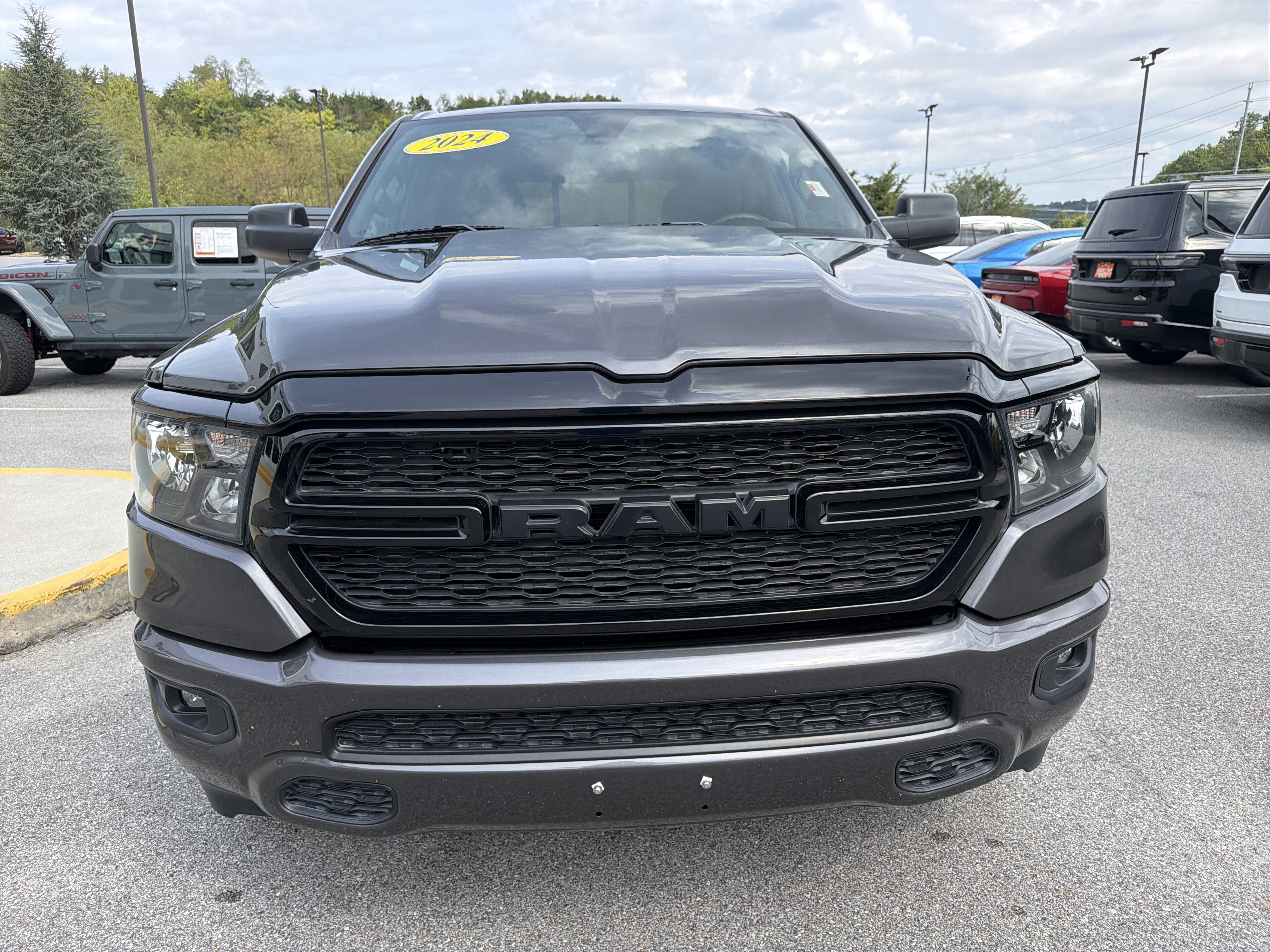 2024 RAM 1500 Tradesman Crew Cab 4x4 5'7' Box