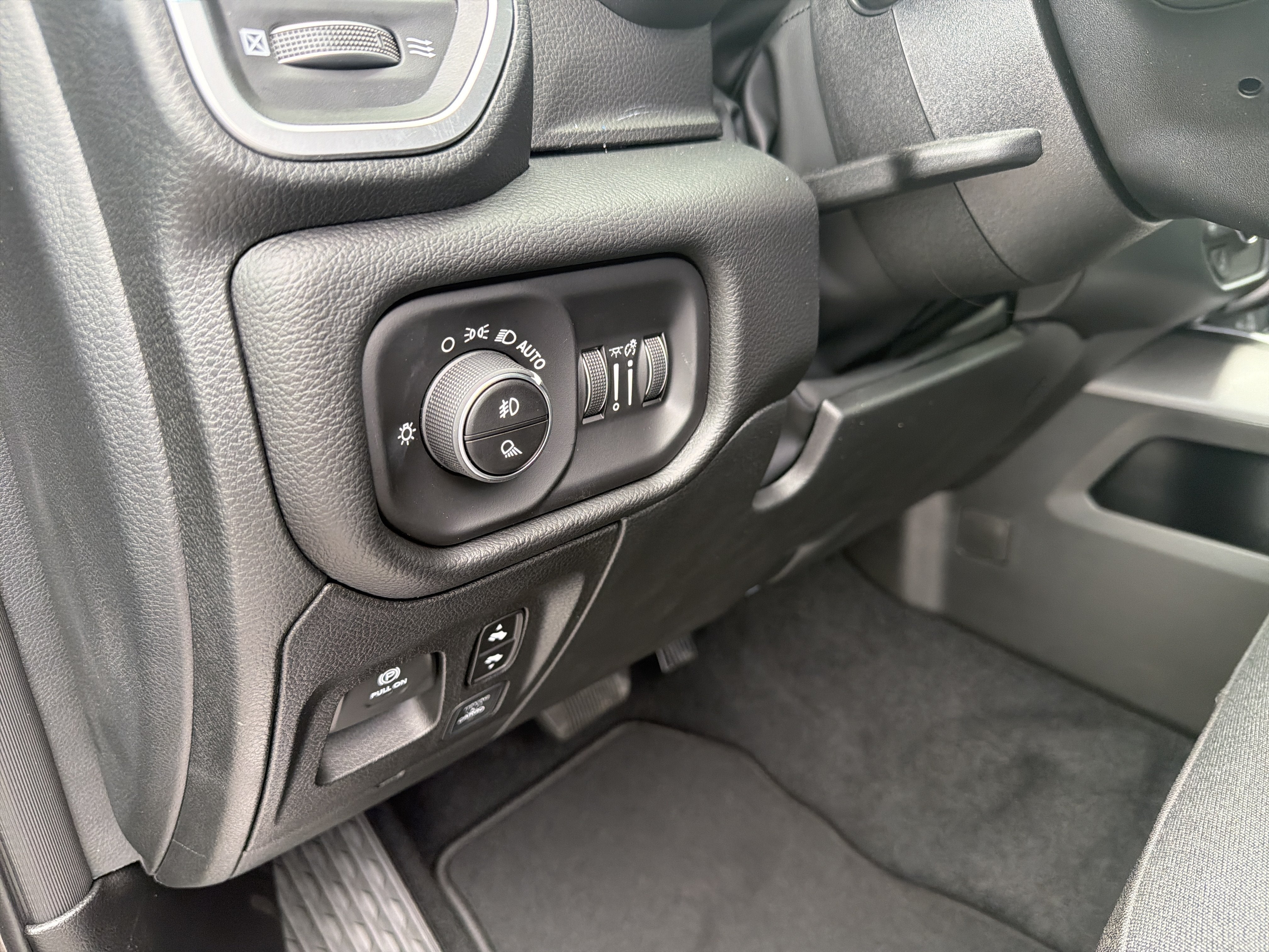 2026 RAM 1500 RAM 1500 BIG HORN CREW CAB 4X4 5'7' BOX