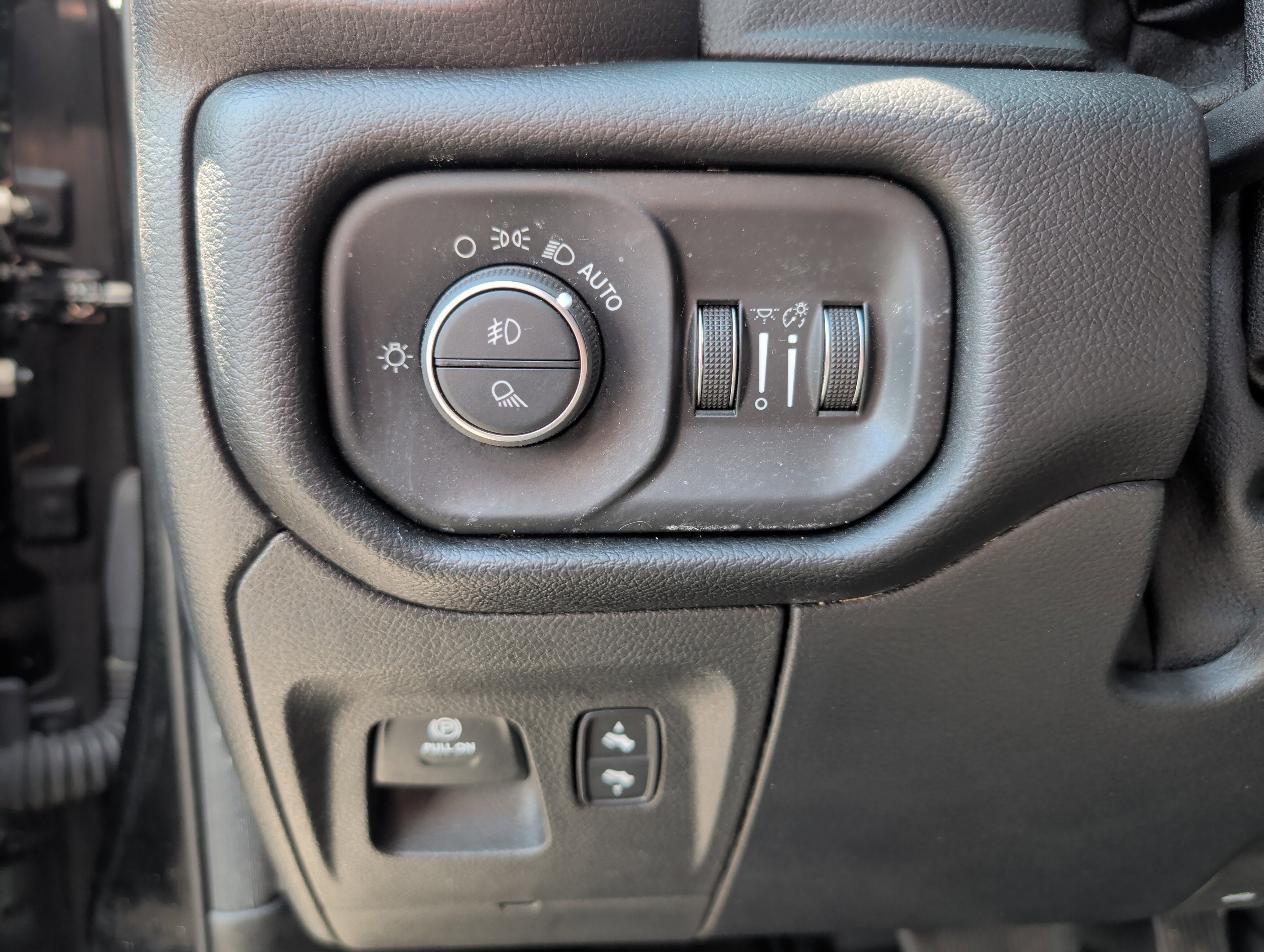 2019 RAM 1500 Big Horn/Lone Star Crew Cab 4x4 5'7' Box