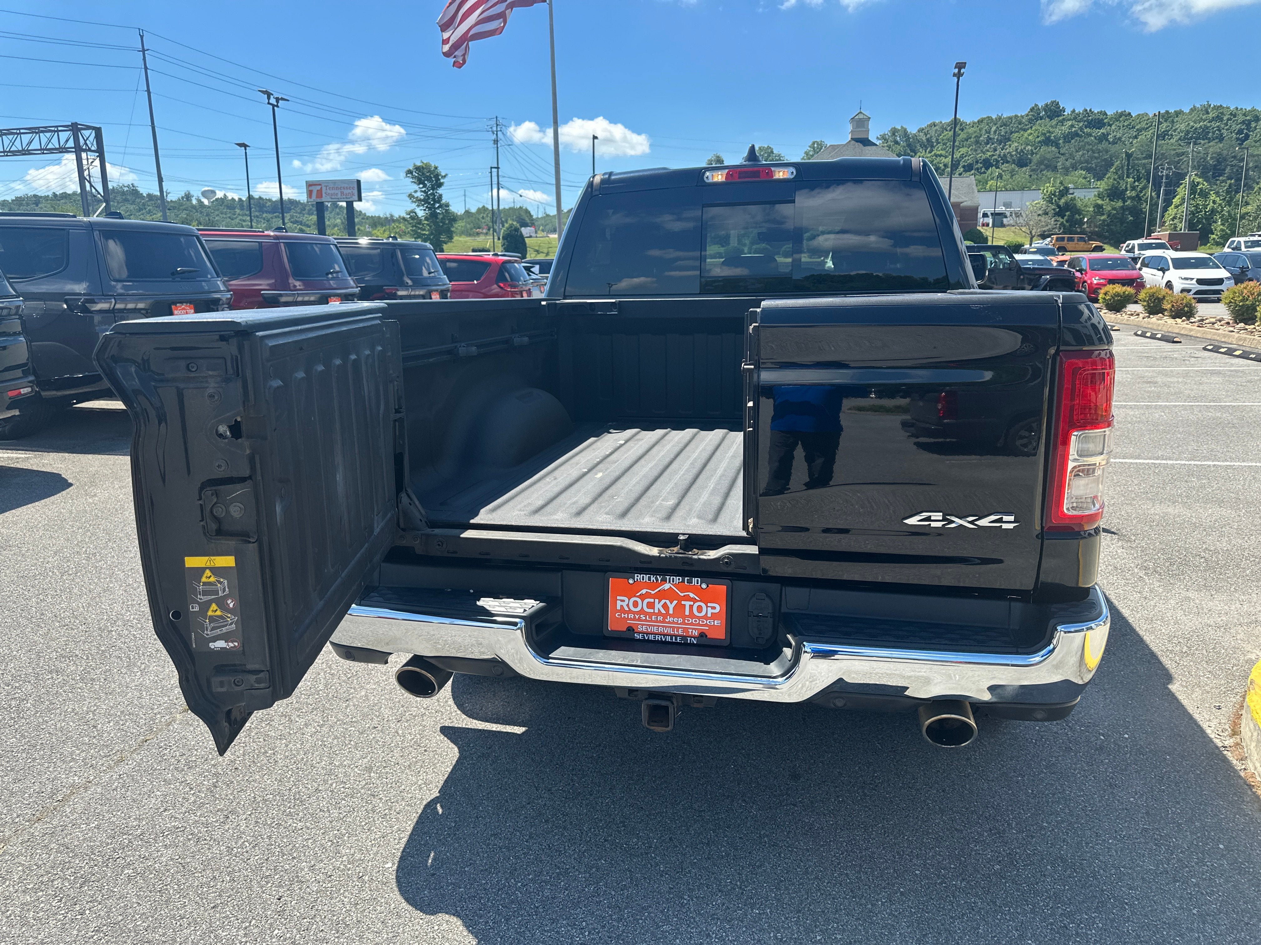 2020 RAM 1500 Big Horn Crew Cab 4x4 5'7' Box