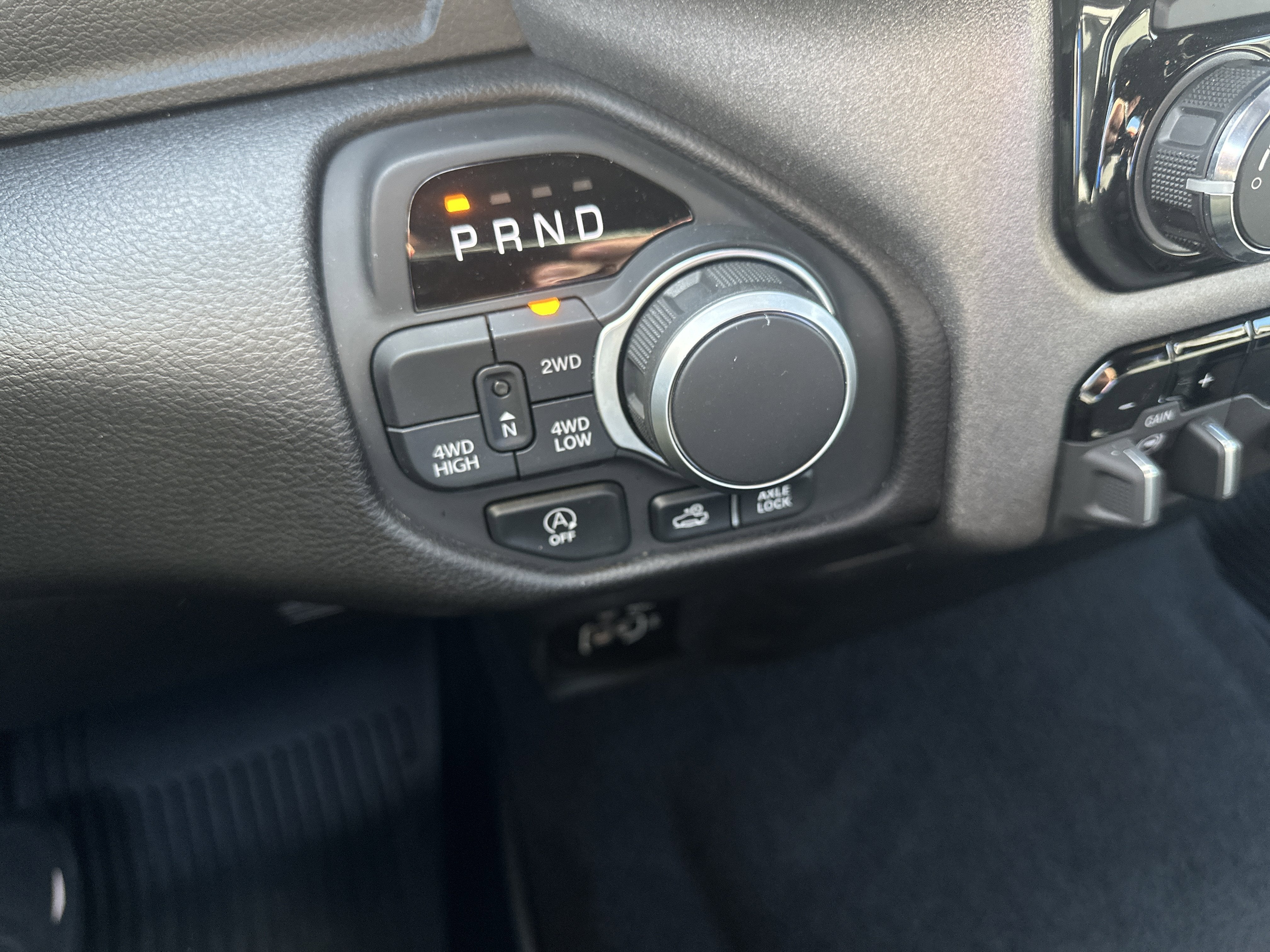 2025 RAM Ram 1500 RAM 1500 WARLOCK CREW CAB 4X4 5'7' BOX