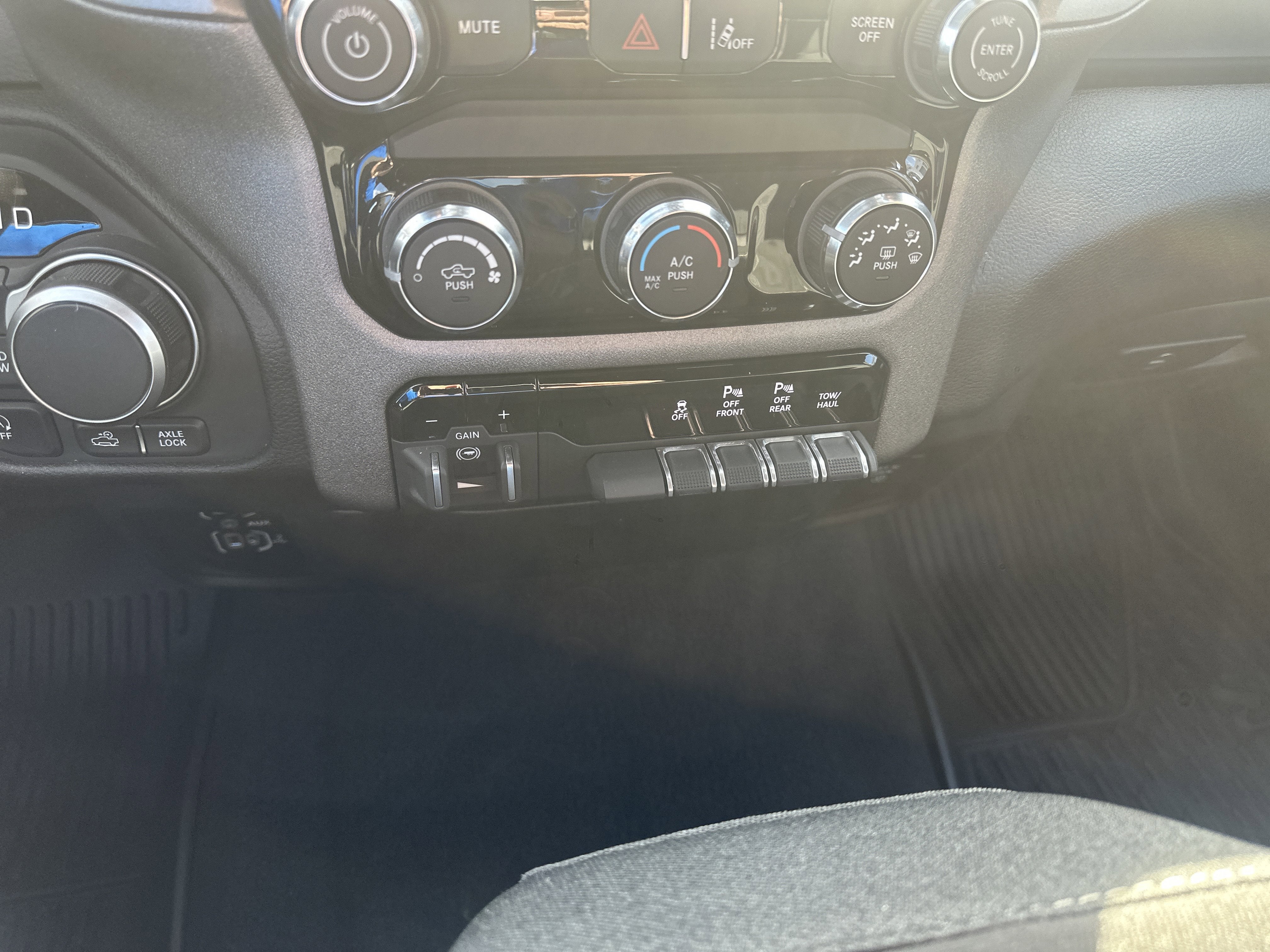 2025 RAM Ram 1500 RAM 1500 WARLOCK CREW CAB 4X4 5'7' BOX