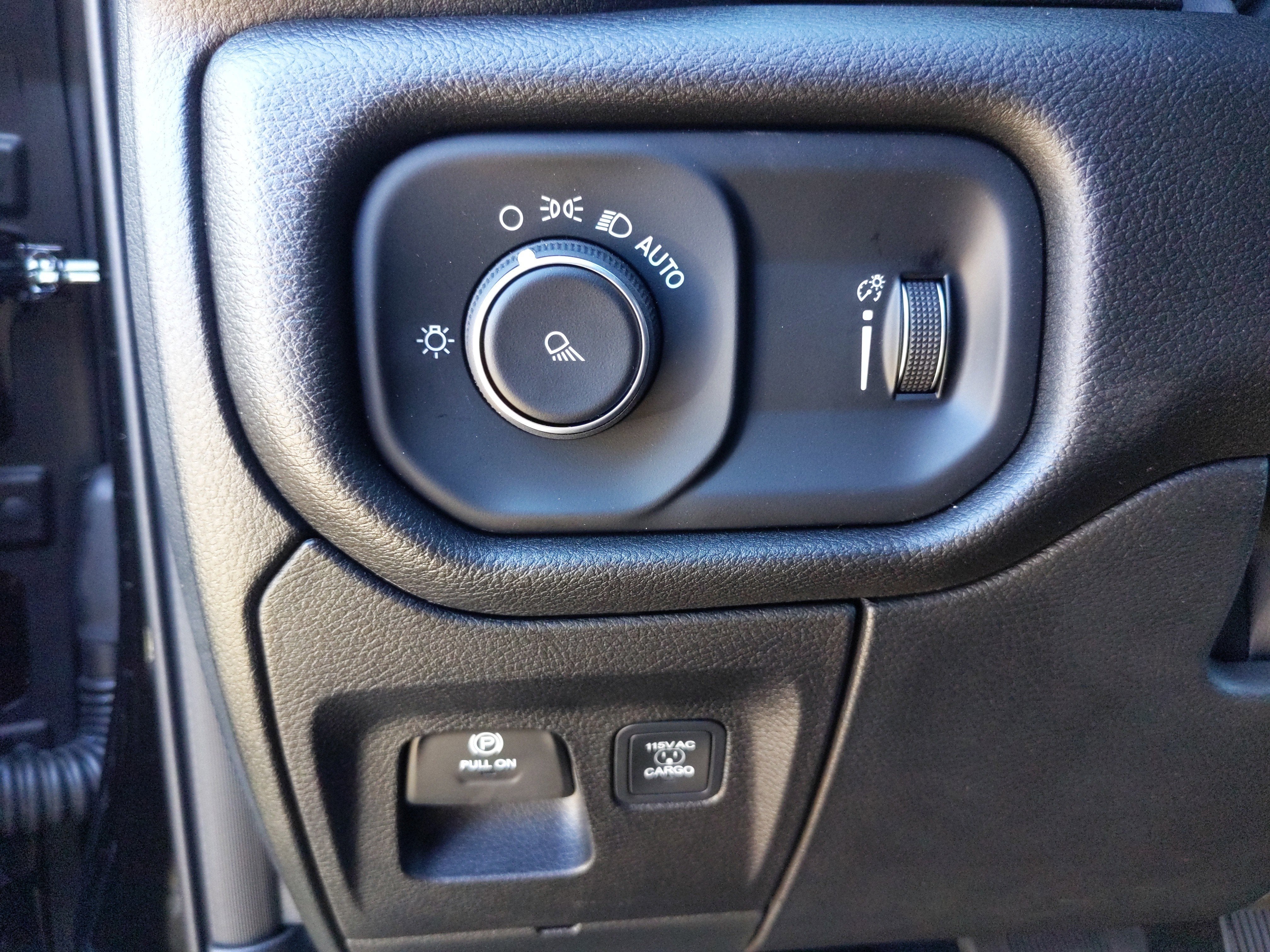 2026 RAM Ram 1500 RAM 1500 TRADESMAN CREW CAB 4X4 5'7' BOX