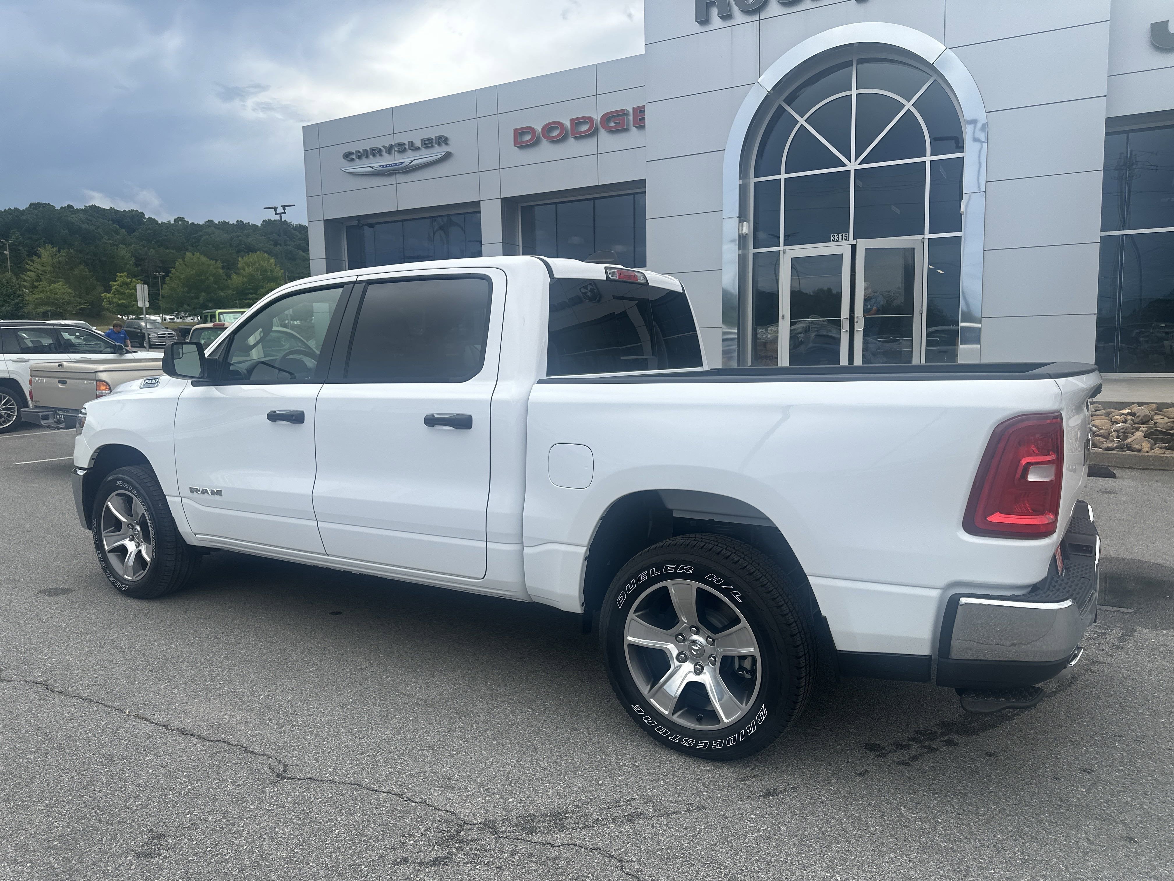 2026 RAM Ram 1500 RAM 1500 TRADESMAN CREW CAB 4X4 5'7' BOX