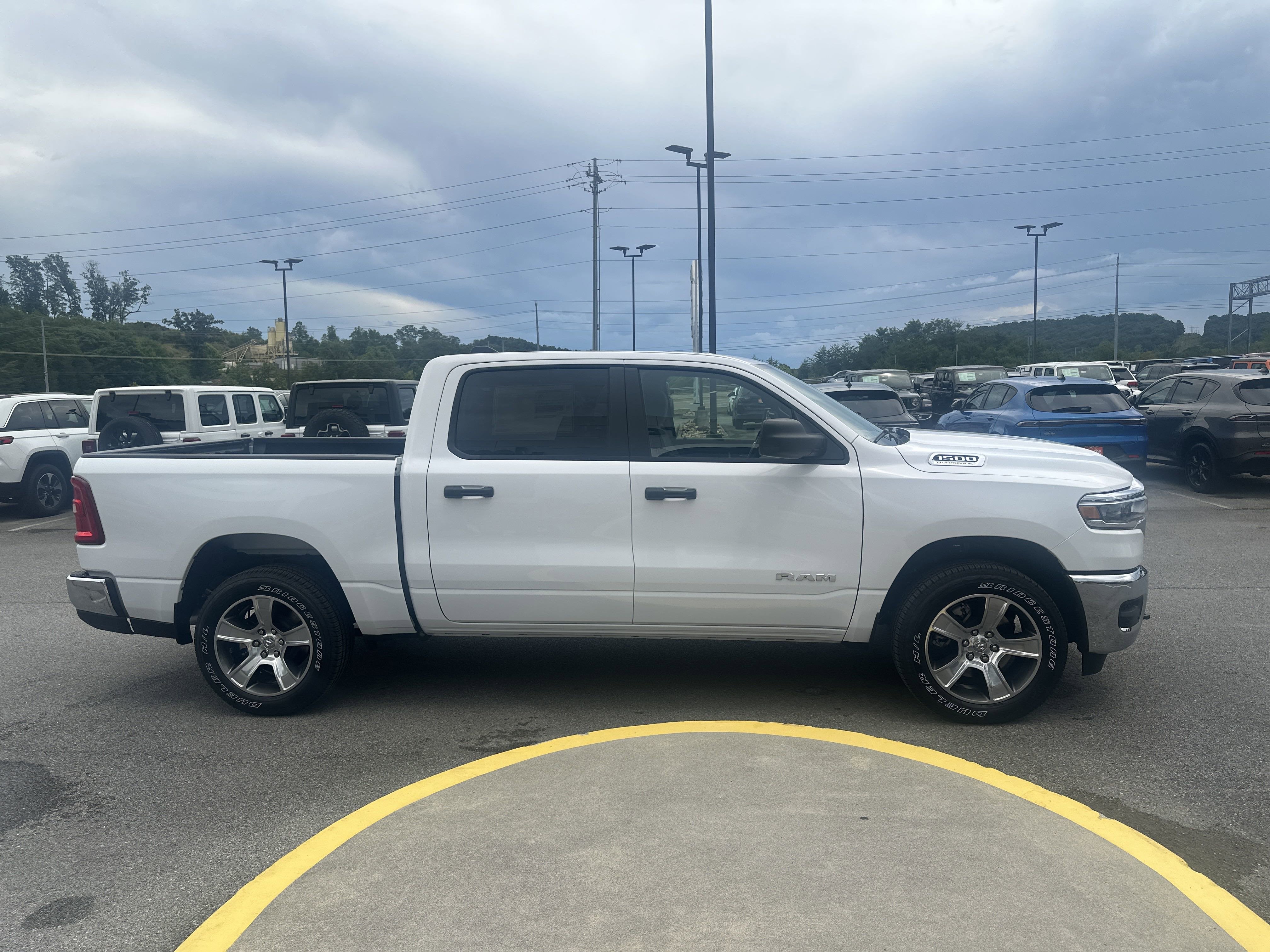 2026 RAM Ram 1500 RAM 1500 TRADESMAN CREW CAB 4X4 5'7' BOX