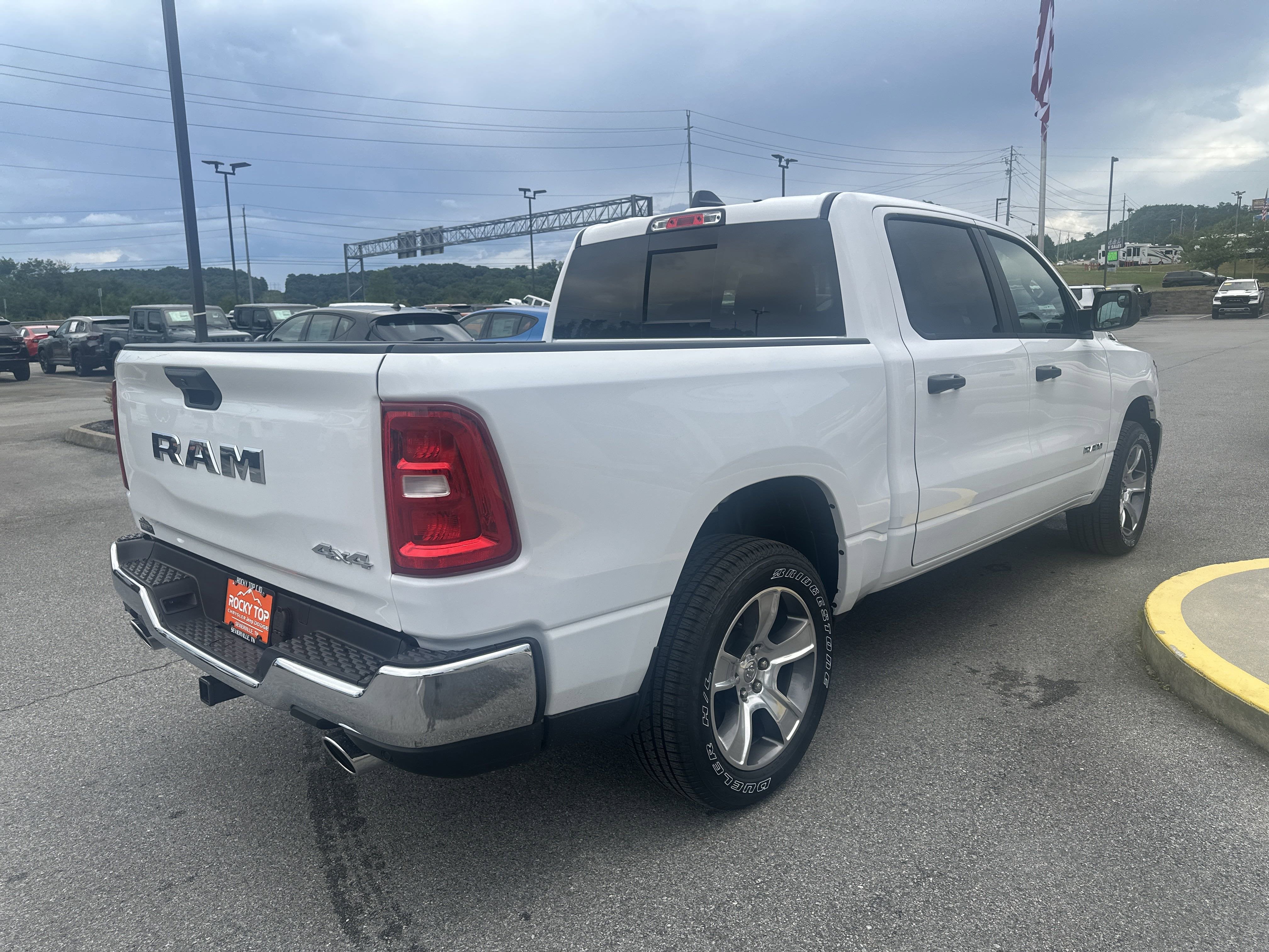 2026 RAM Ram 1500 RAM 1500 TRADESMAN CREW CAB 4X4 5'7' BOX