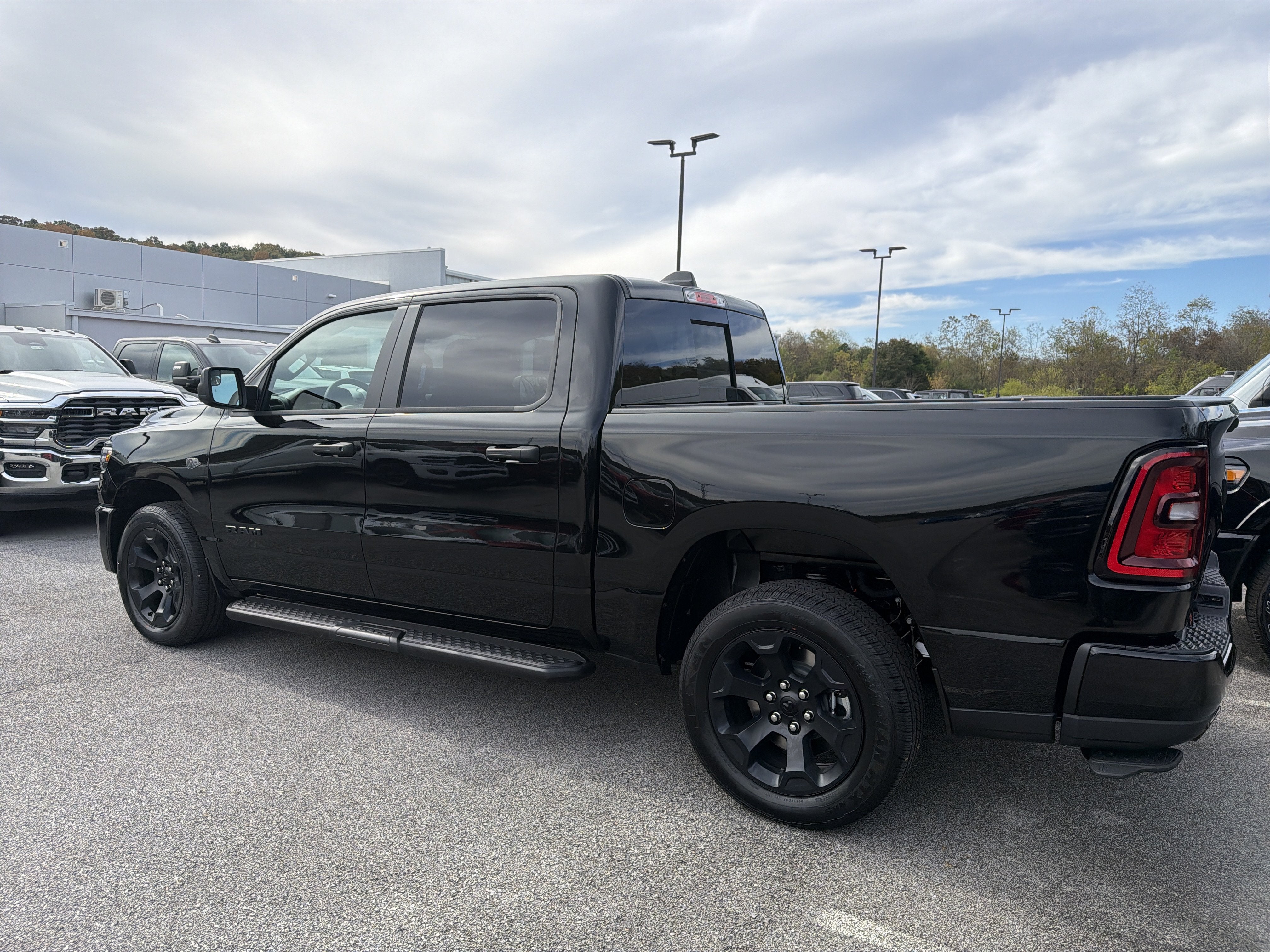 2027 RAM Ram 1500 RAM 1500 EXPRESS CREW CAB 4X4 5'7' BOX