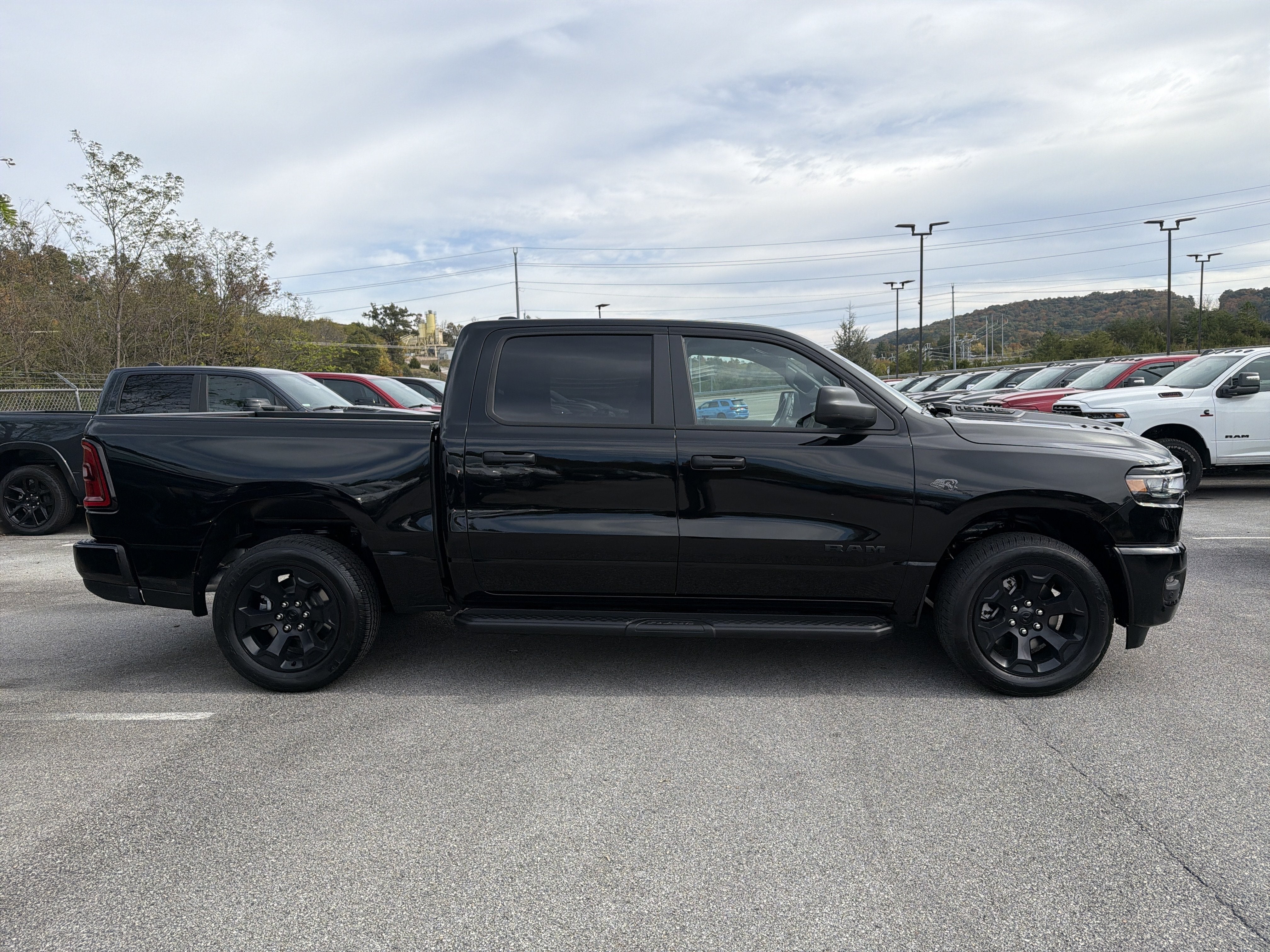 2027 RAM Ram 1500 RAM 1500 EXPRESS CREW CAB 4X4 5'7' BOX