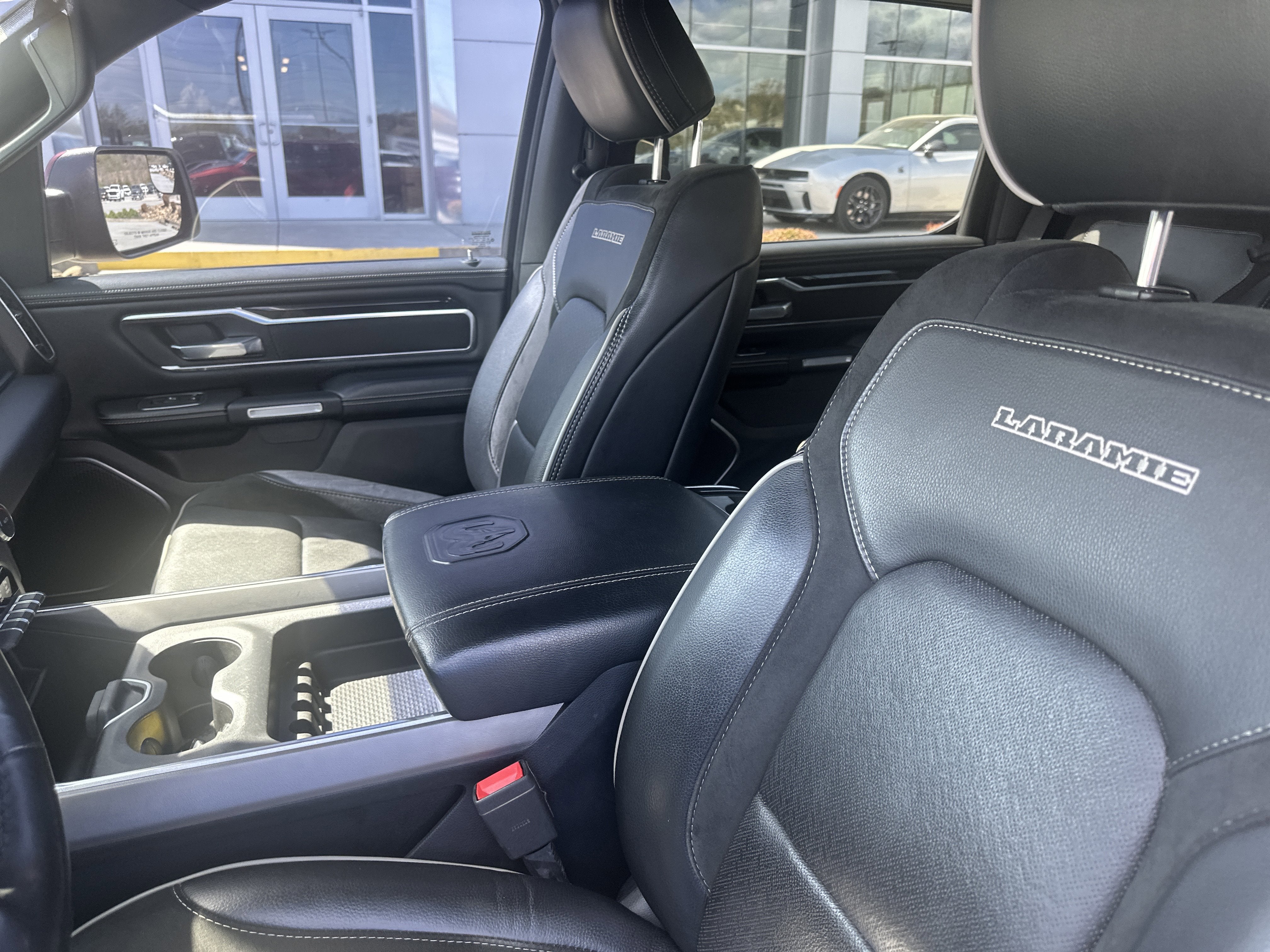 2020 RAM 1500 Laramie Crew Cab 4x4 5'7' Box