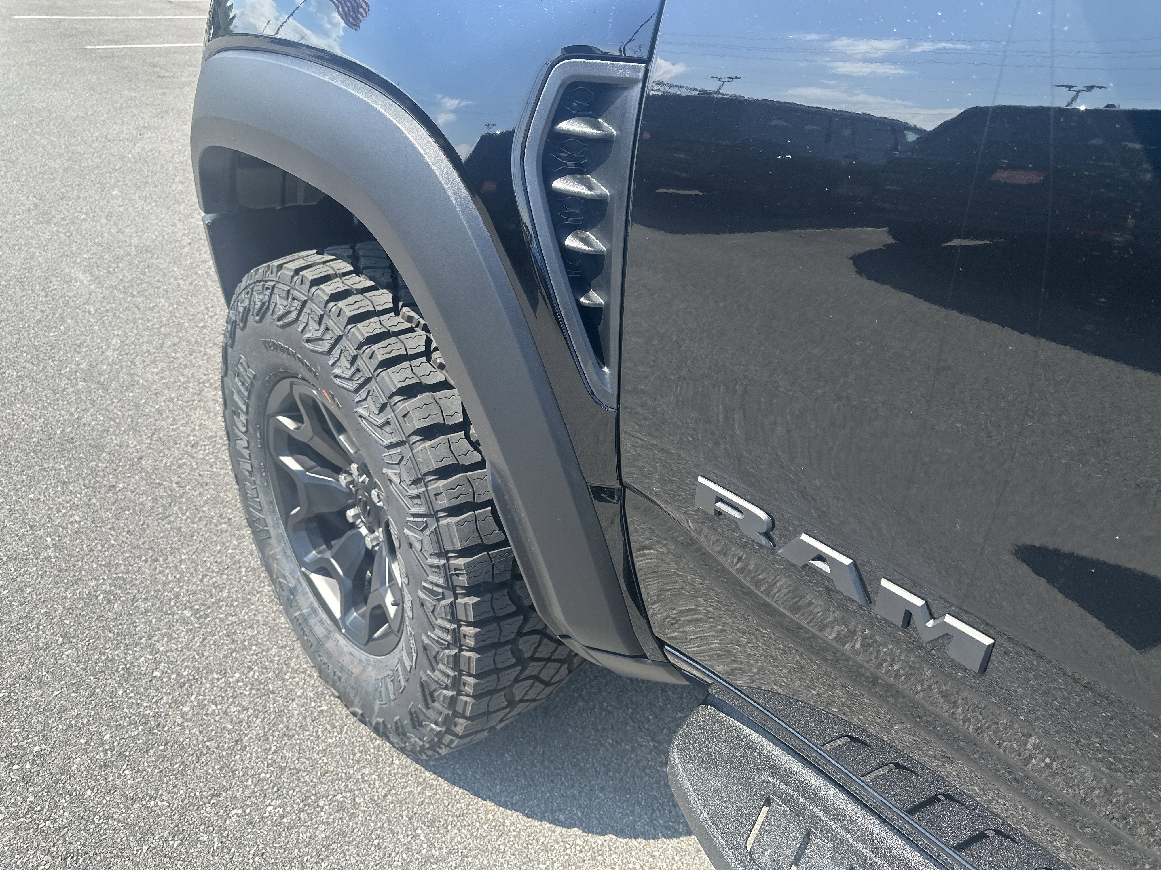 2026 RAM Ram 1500 RAM 1500 RHO CREW CAB 4X4 5'7' BOX