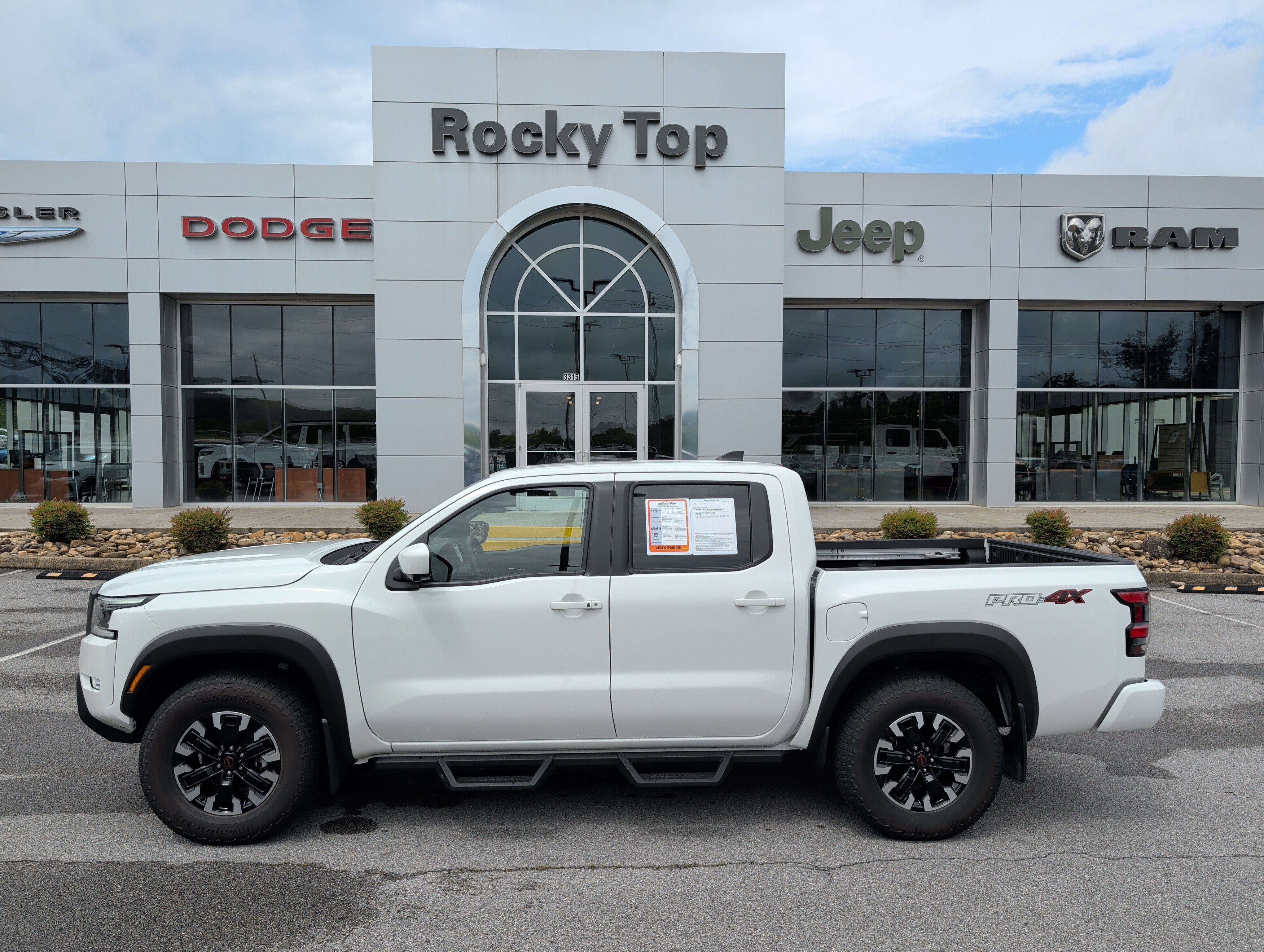 2024 Nissan Frontier Crew Cab PRO-4X 4x4
