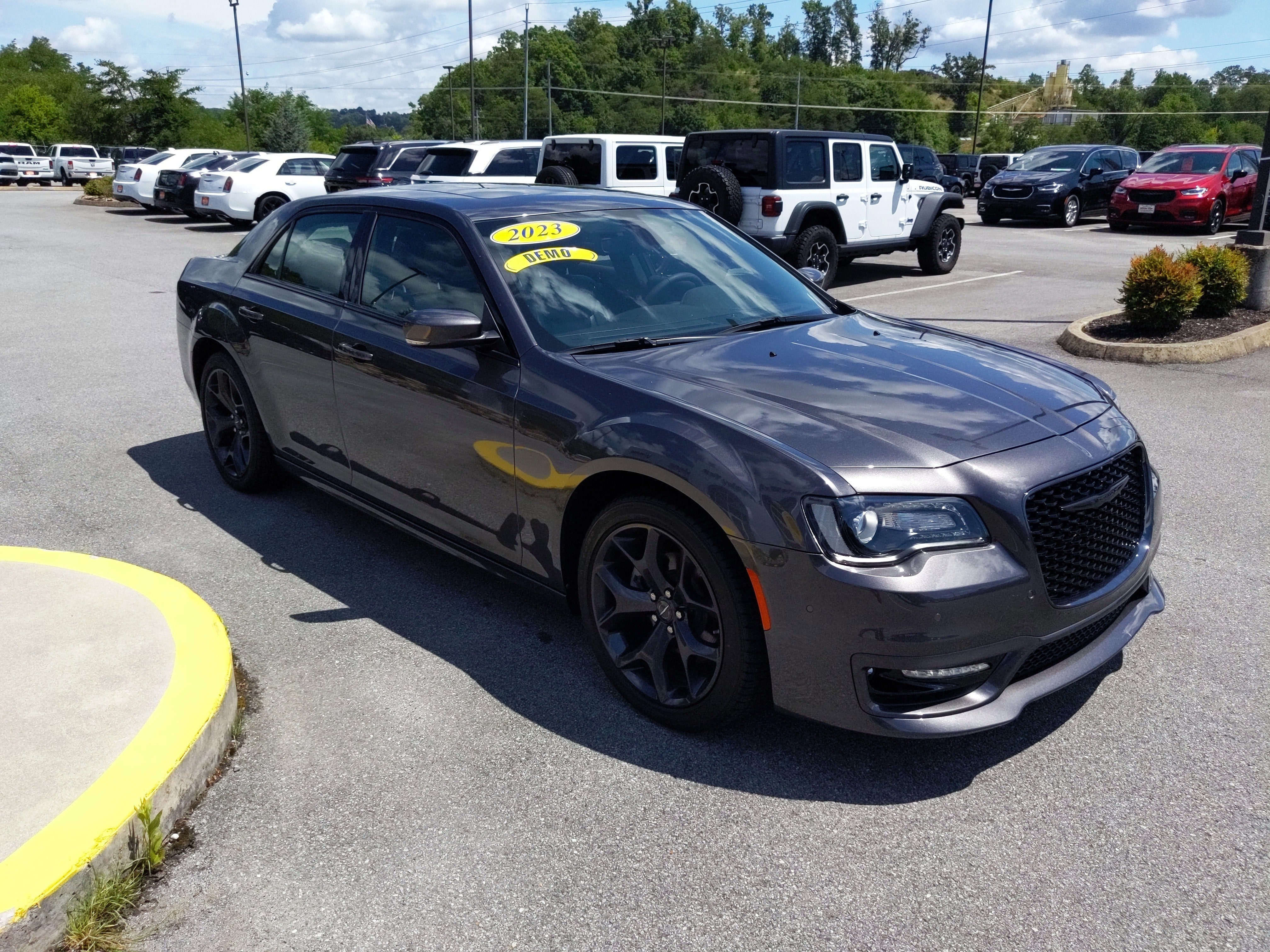 2023 Chrysler Chrysler 300 300 TOURING L RWD
