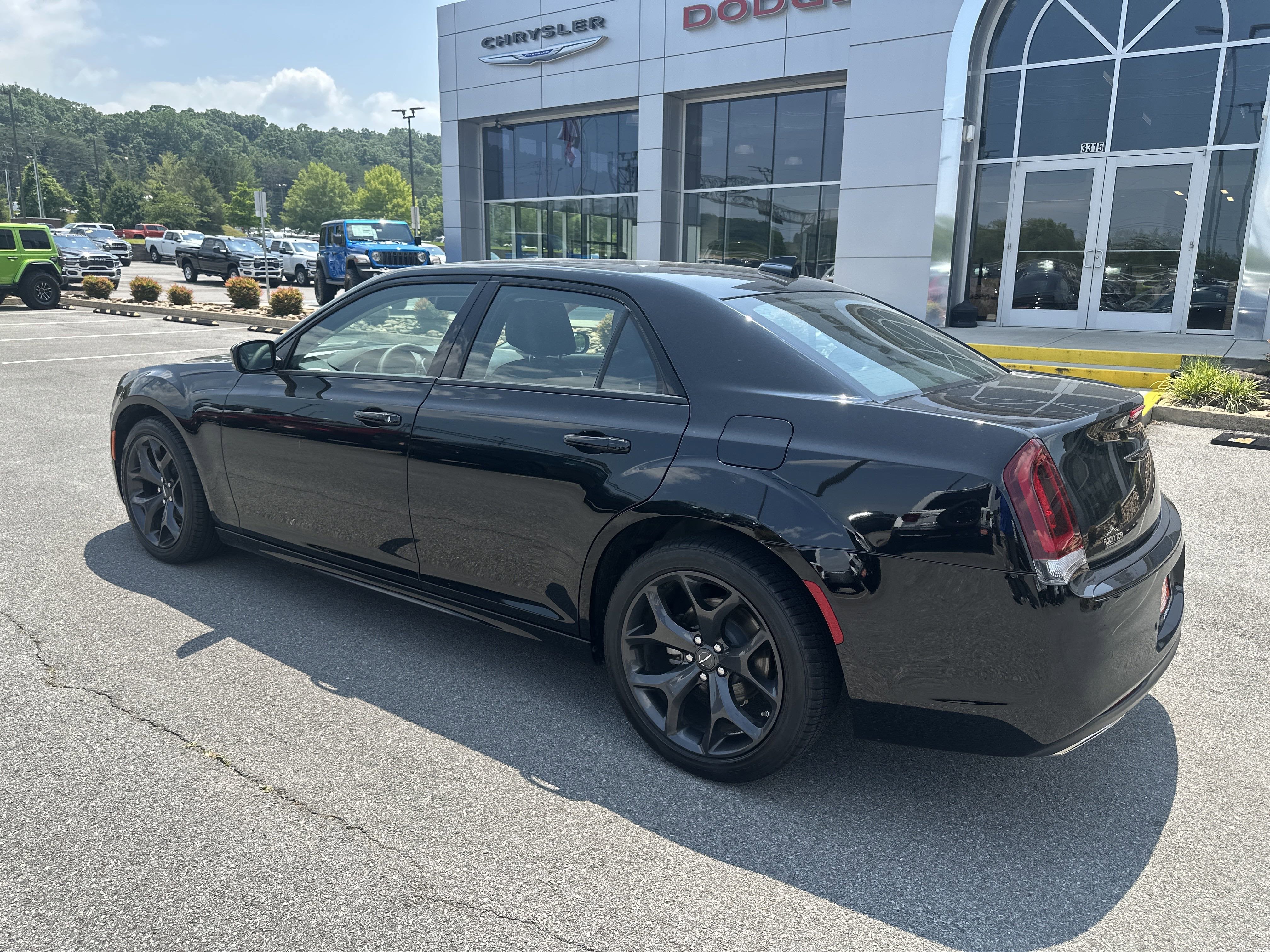 2023 Chrysler Chrysler 300 300 TOURING L RWD