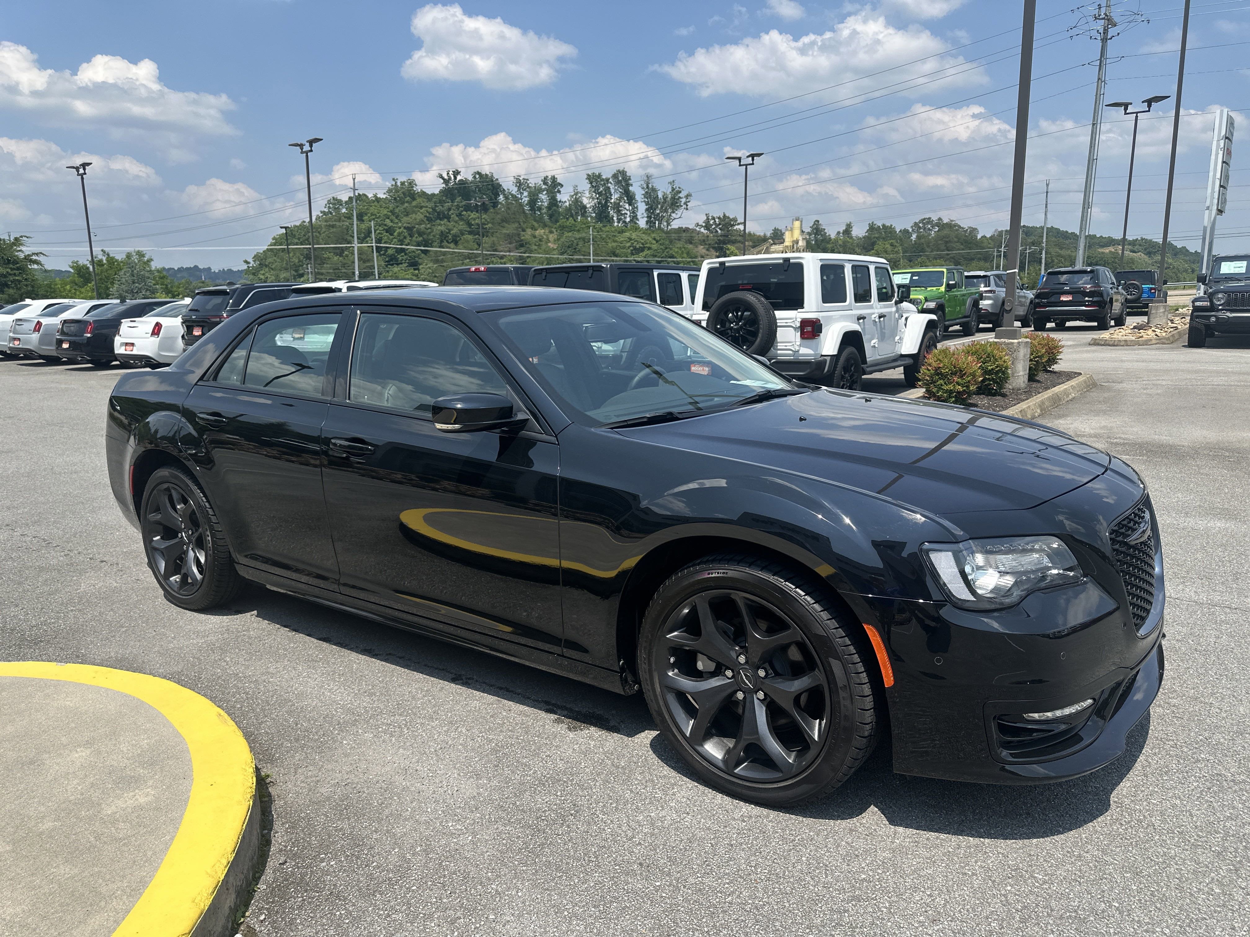 2023 Chrysler Chrysler 300 300 TOURING L RWD