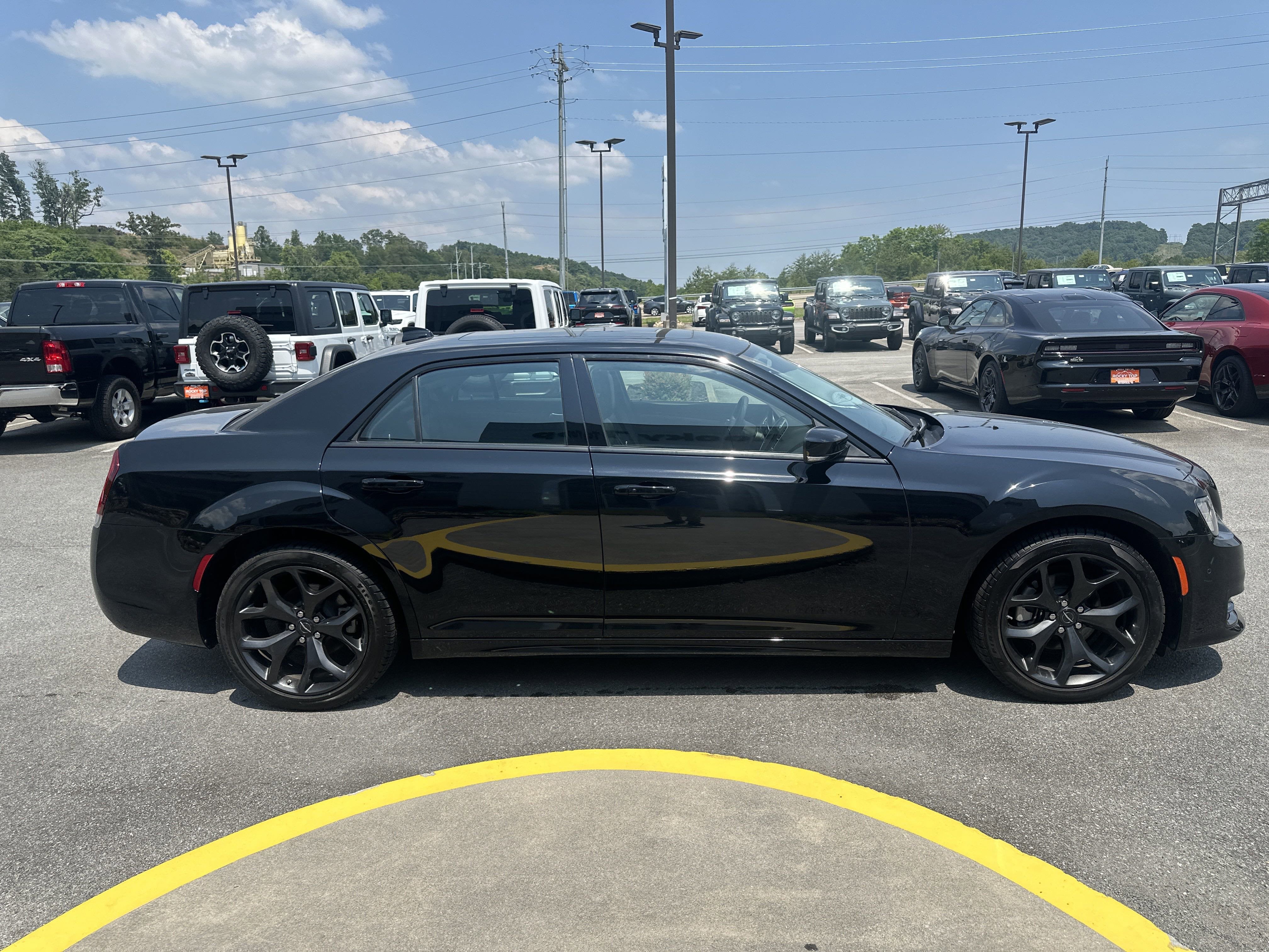 2023 Chrysler Chrysler 300 300 TOURING L RWD