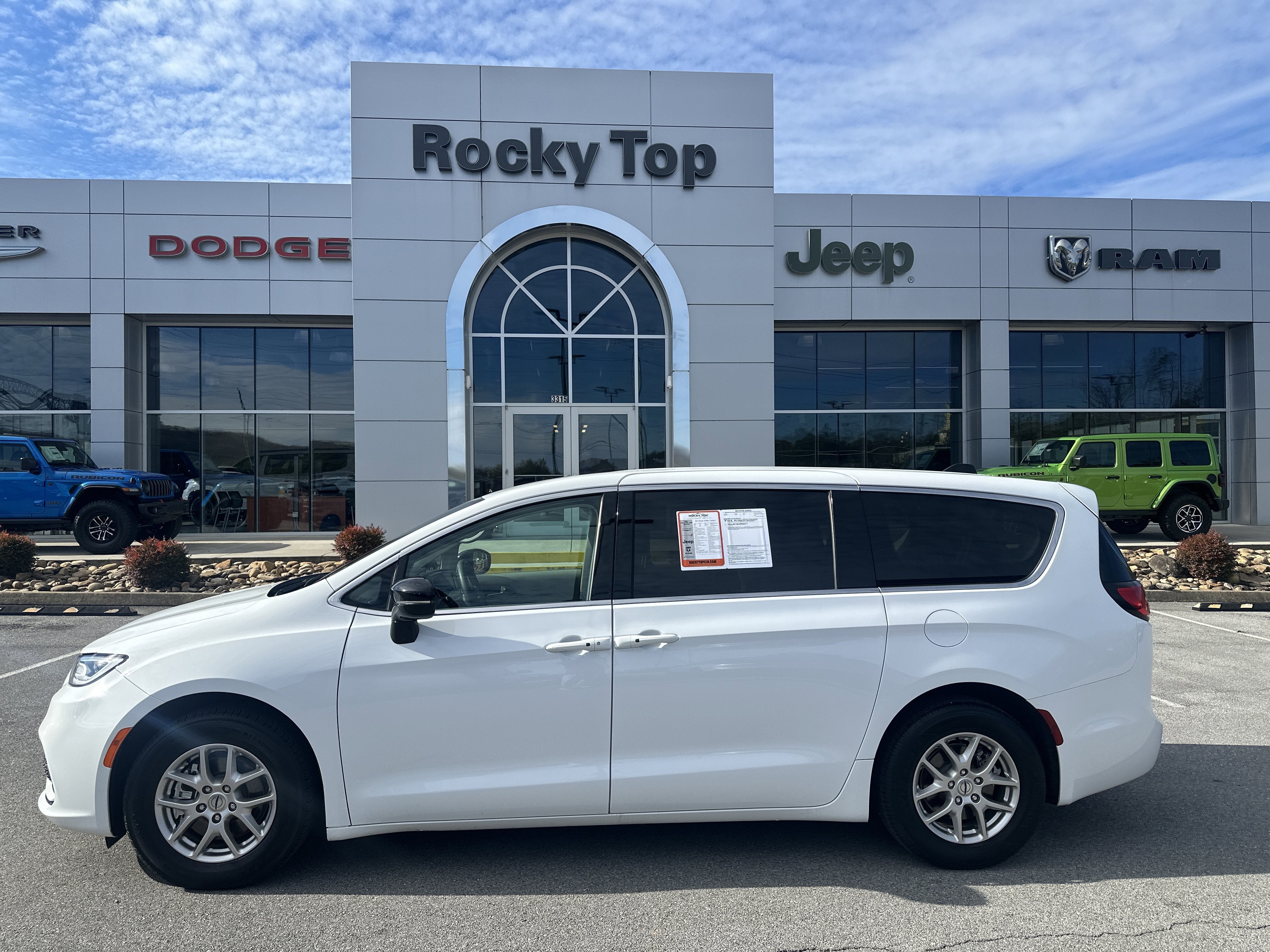 2024 Chrysler Pacifica Touring L