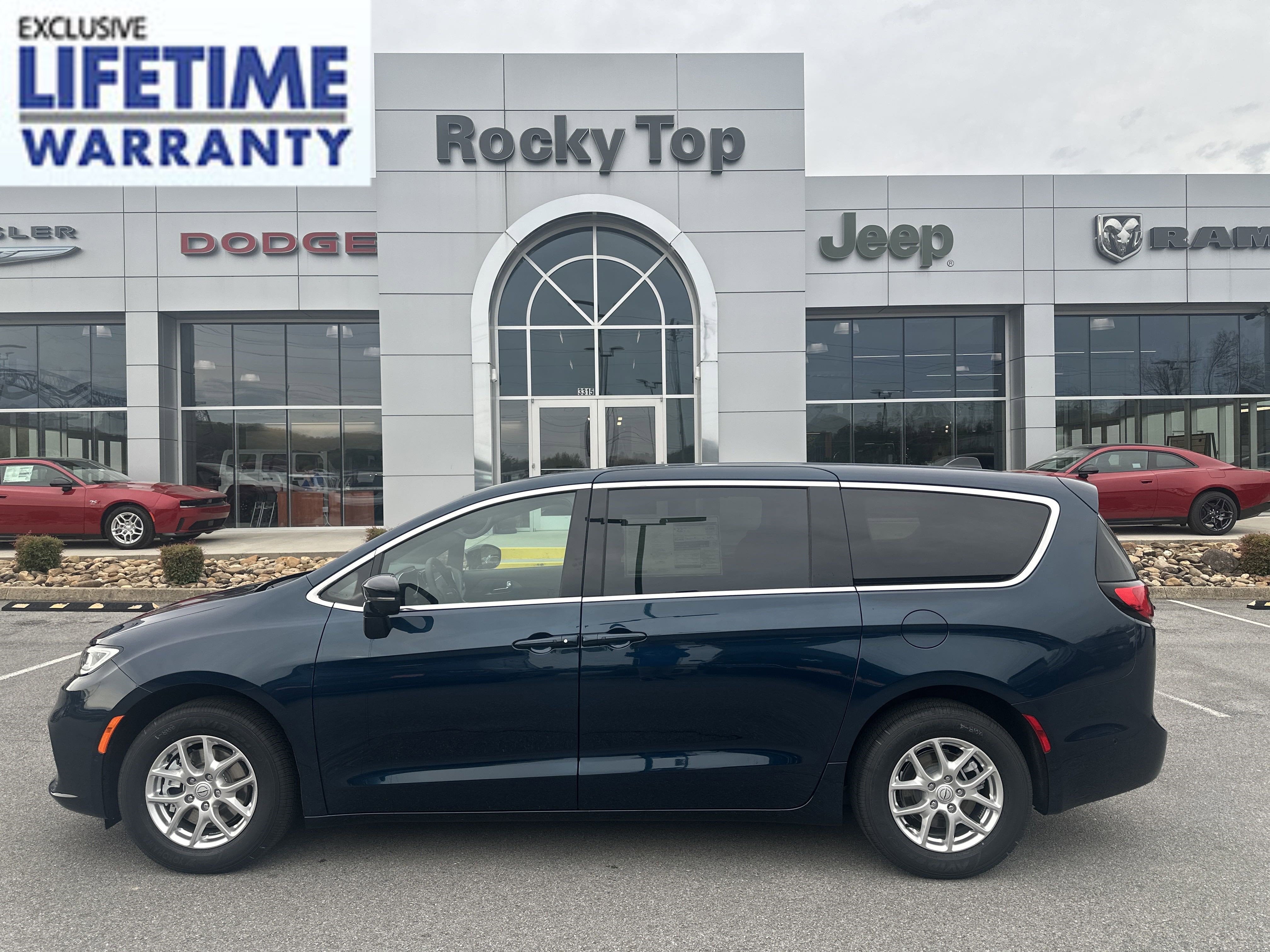 2025 Chrysler Pacifica PACIFICA SELECT