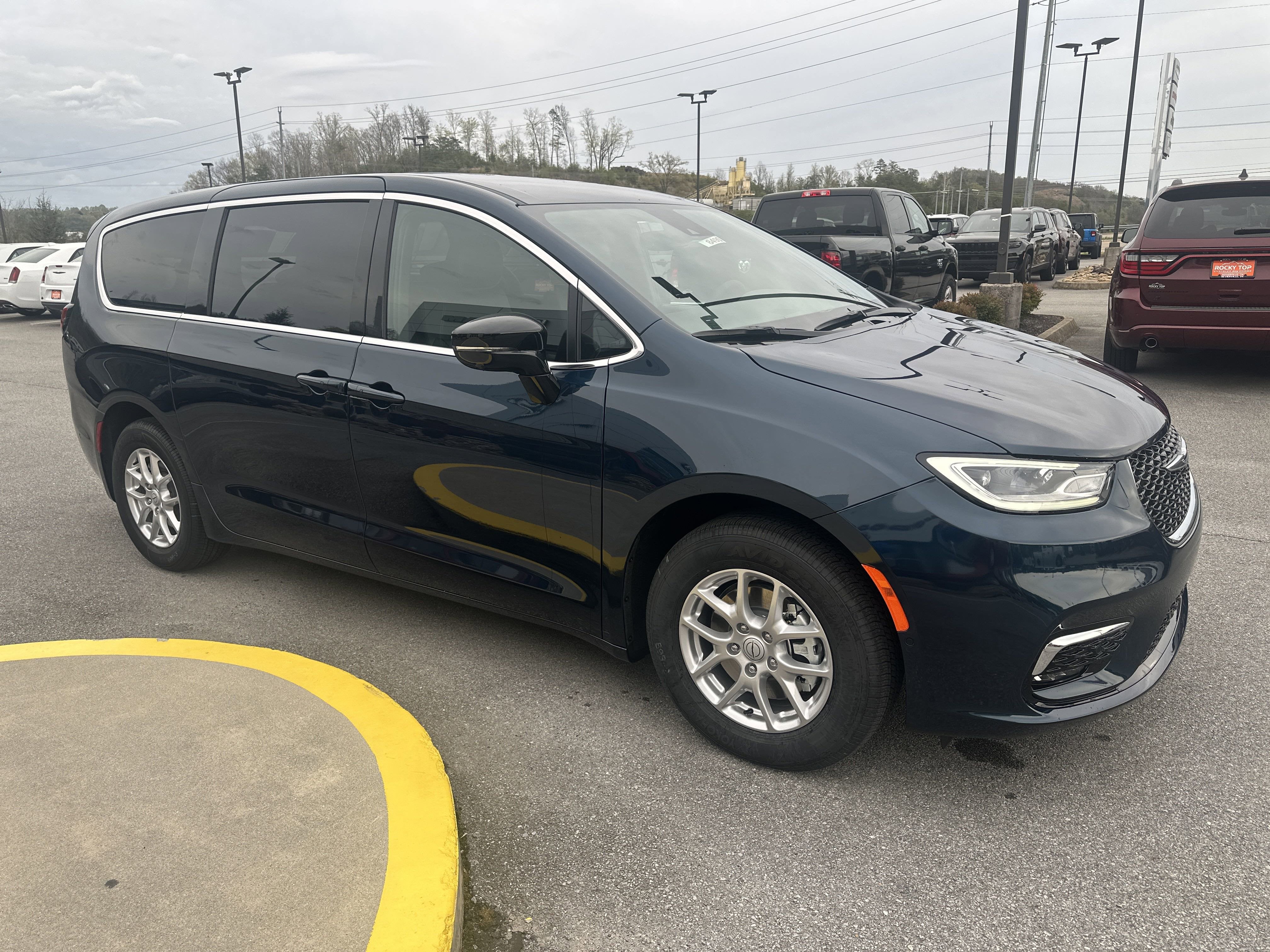 2025 Chrysler Pacifica PACIFICA SELECT