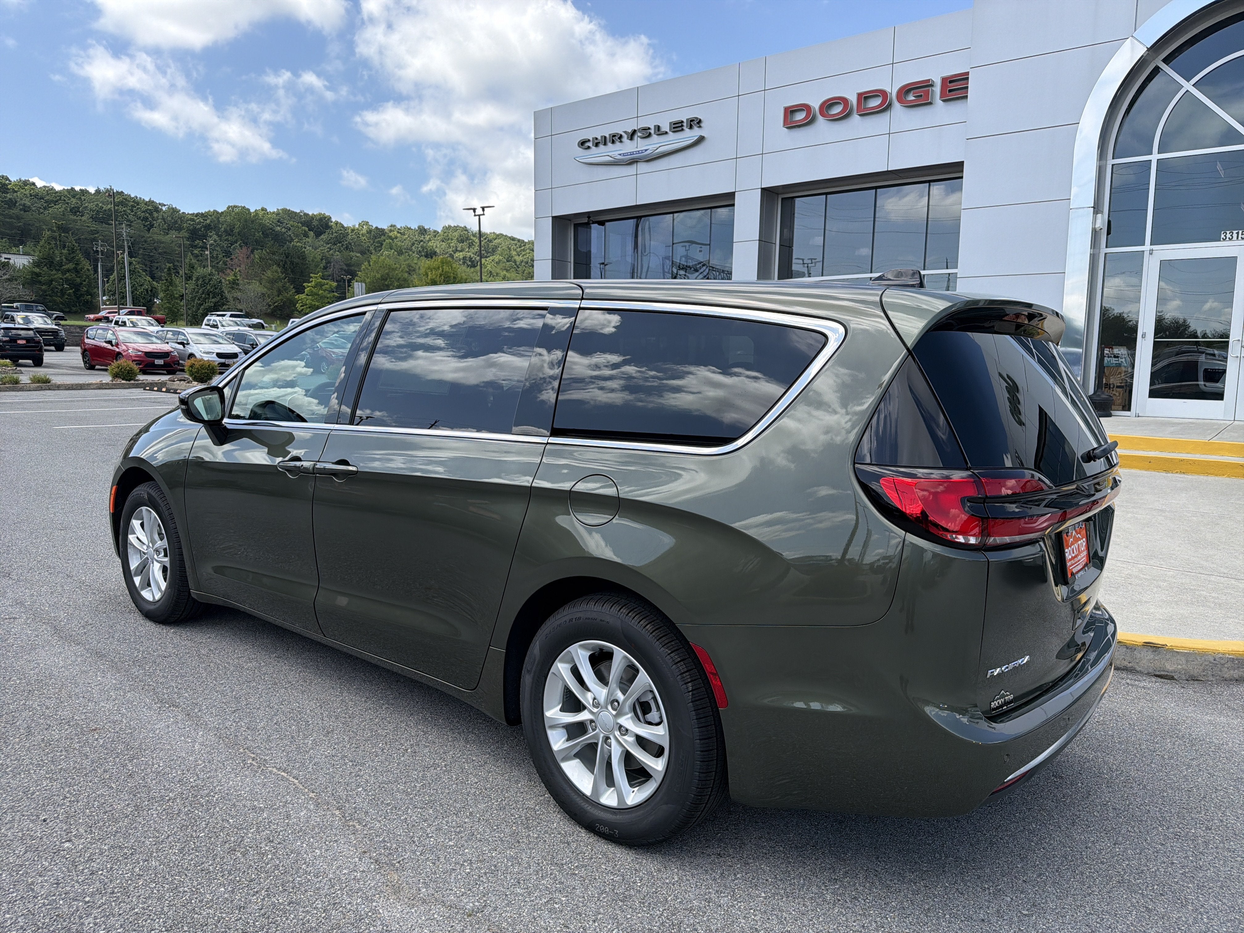 2027 Chrysler Pacifica PACIFICA SELECT
