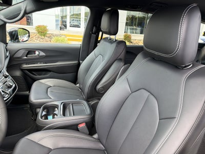 2027 Chrysler Pacifica PACIFICA SELECT