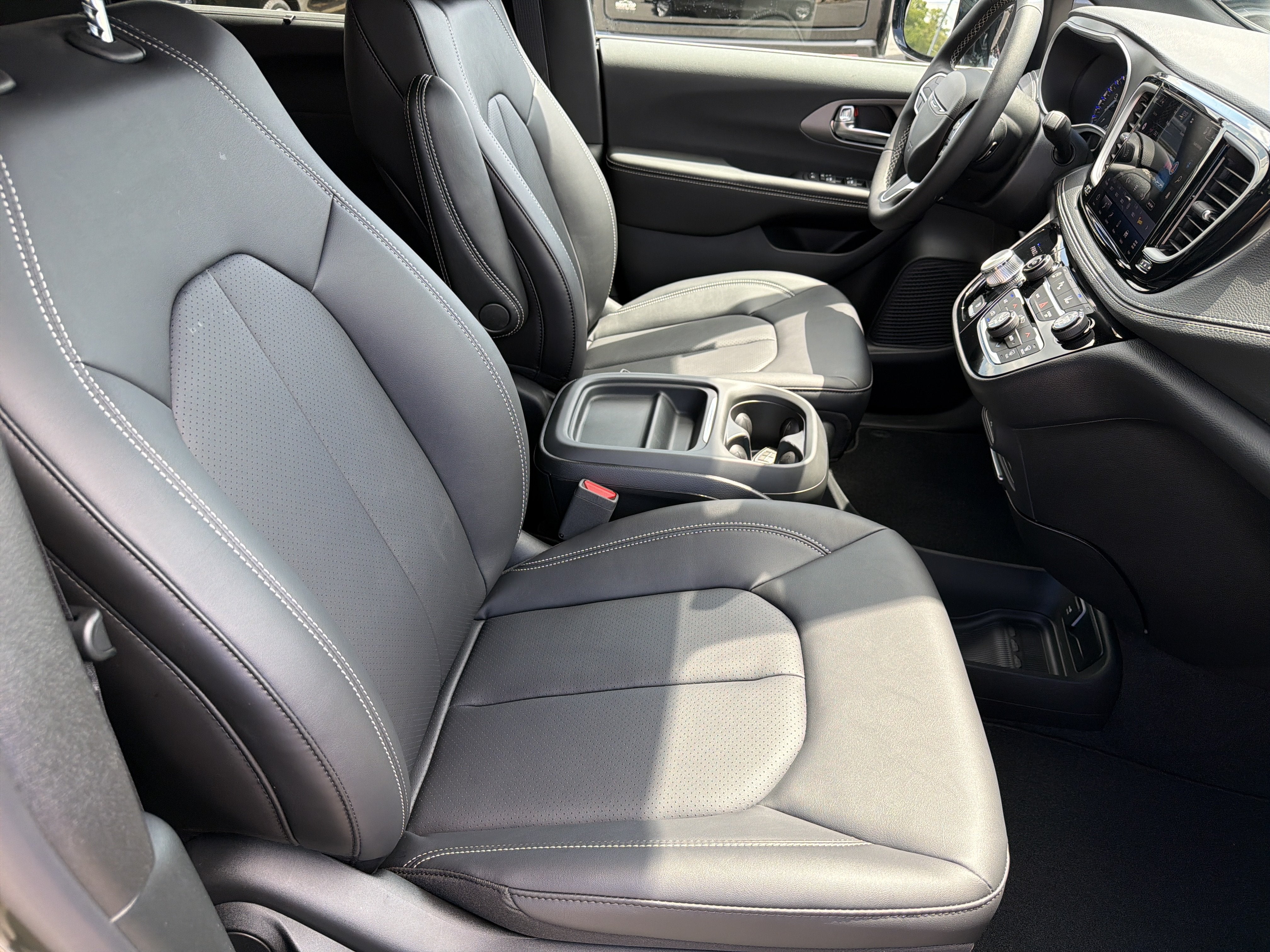 2027 Chrysler Pacifica PACIFICA SELECT
