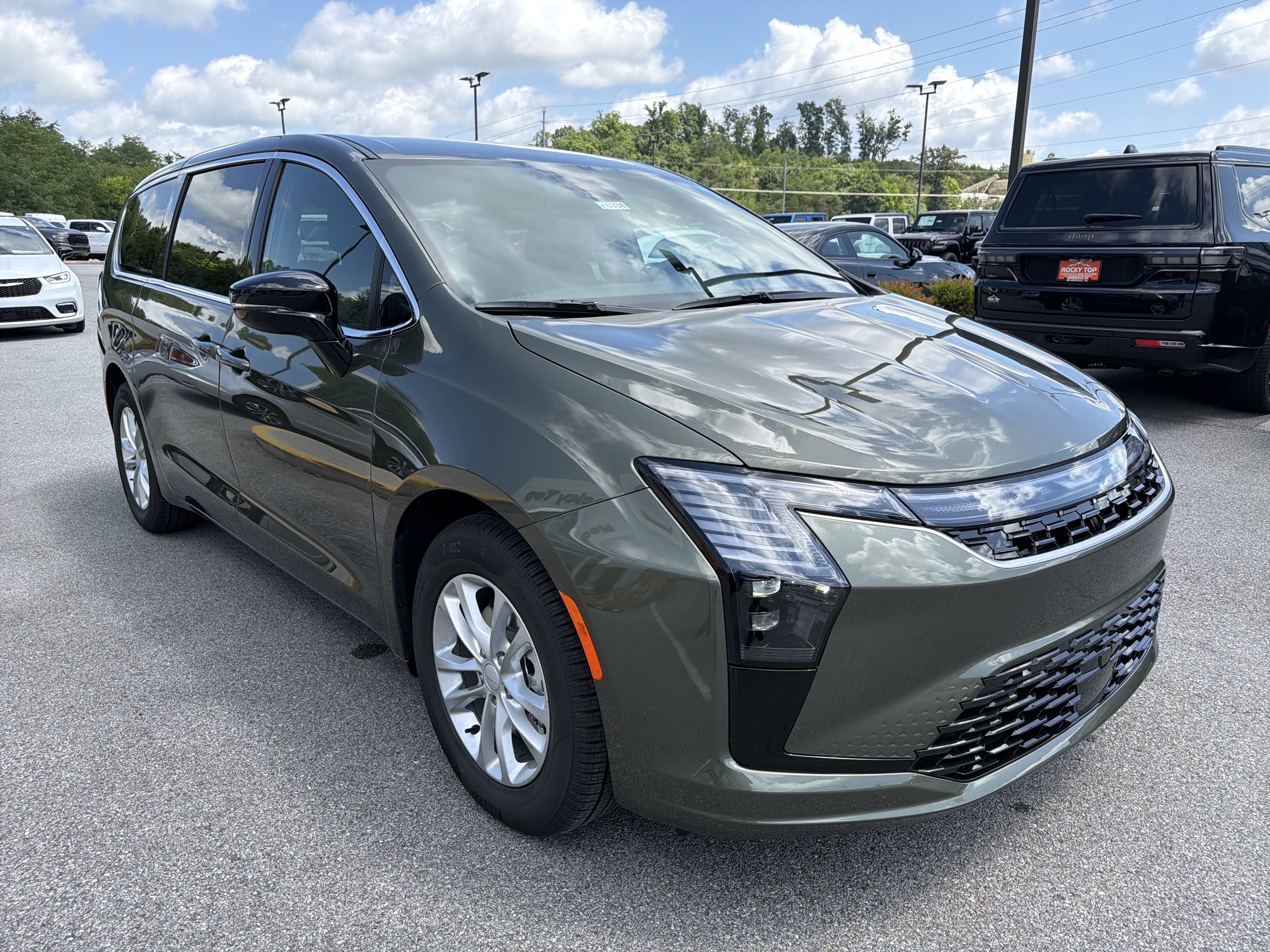 2027 Chrysler Pacifica PACIFICA SELECT