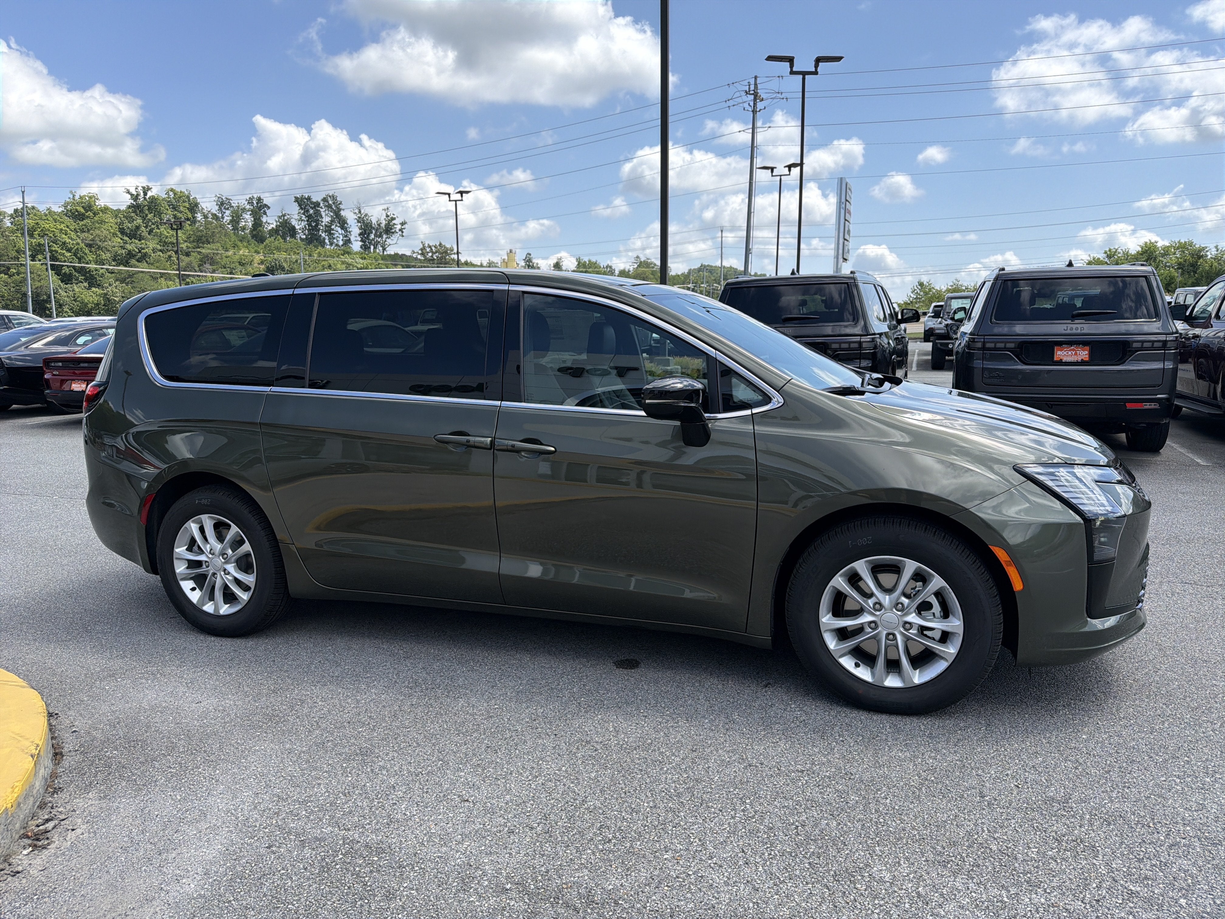 2027 Chrysler Pacifica PACIFICA SELECT