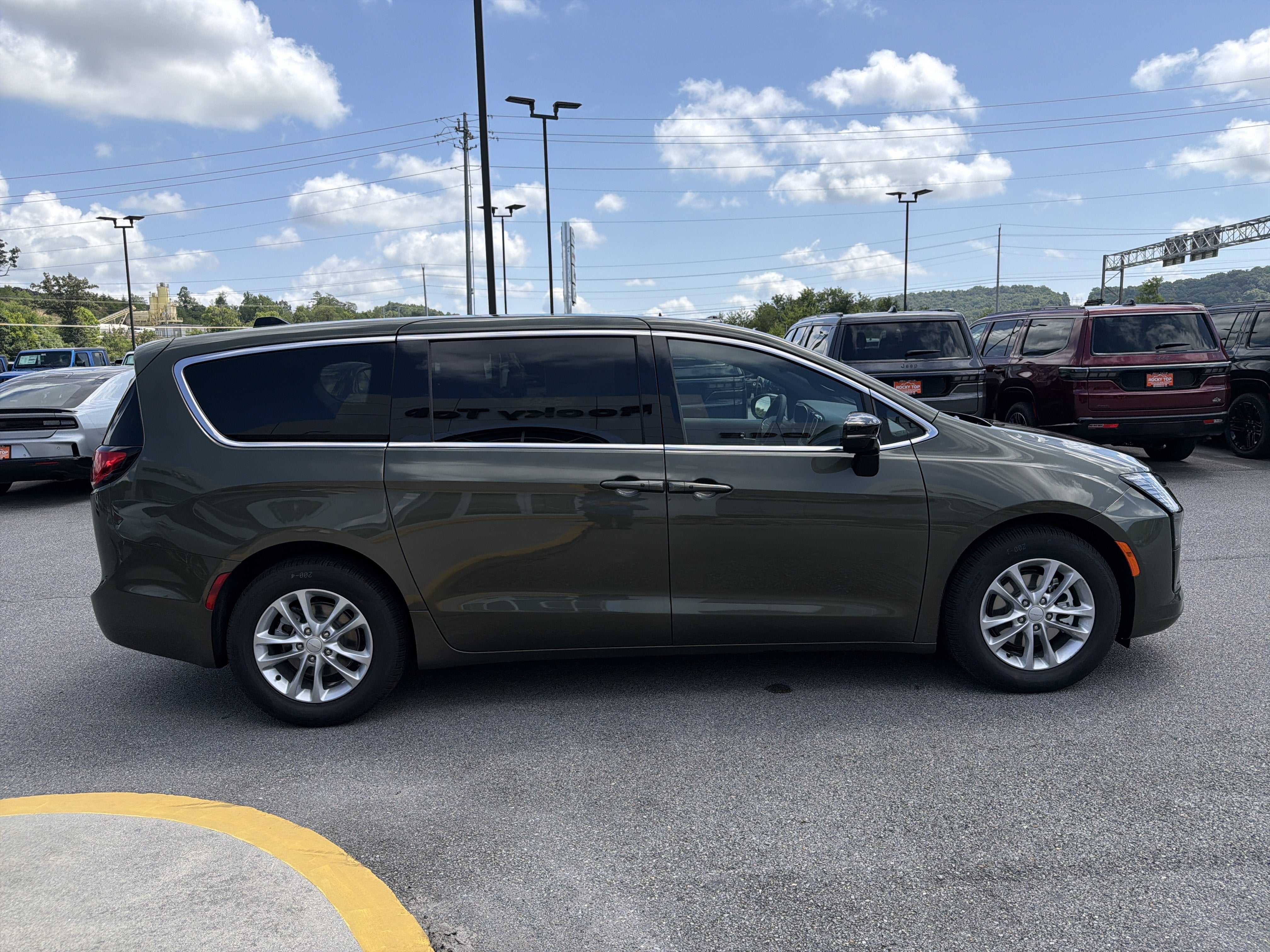 2027 Chrysler Pacifica PACIFICA SELECT