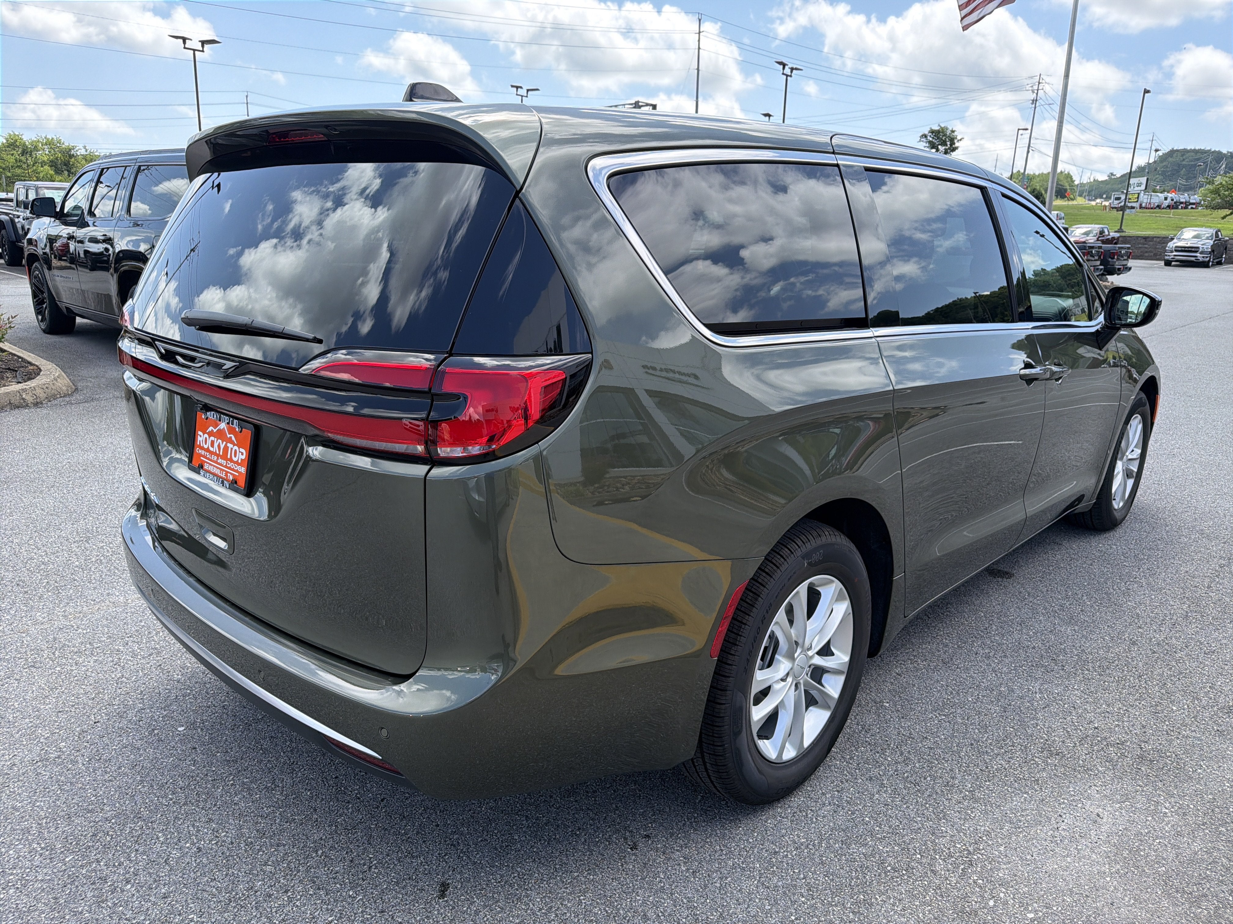 2027 Chrysler Pacifica PACIFICA SELECT